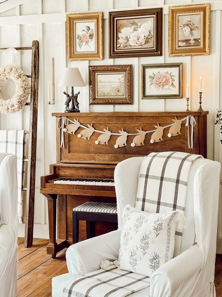 Seasonal Art is an easy way to change the look of a space and add seasonal color! #vintagestyle #farmhousestyle #cottagestyle #cottagefarmhouse

#LTKhome #LTKSeasonal