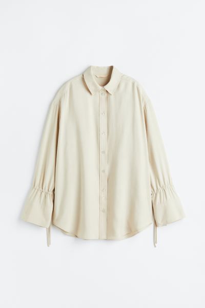 Oversized Bluse mit Bindebändern | H&M (DE, AT, CH, DK, NL, NO, FI)