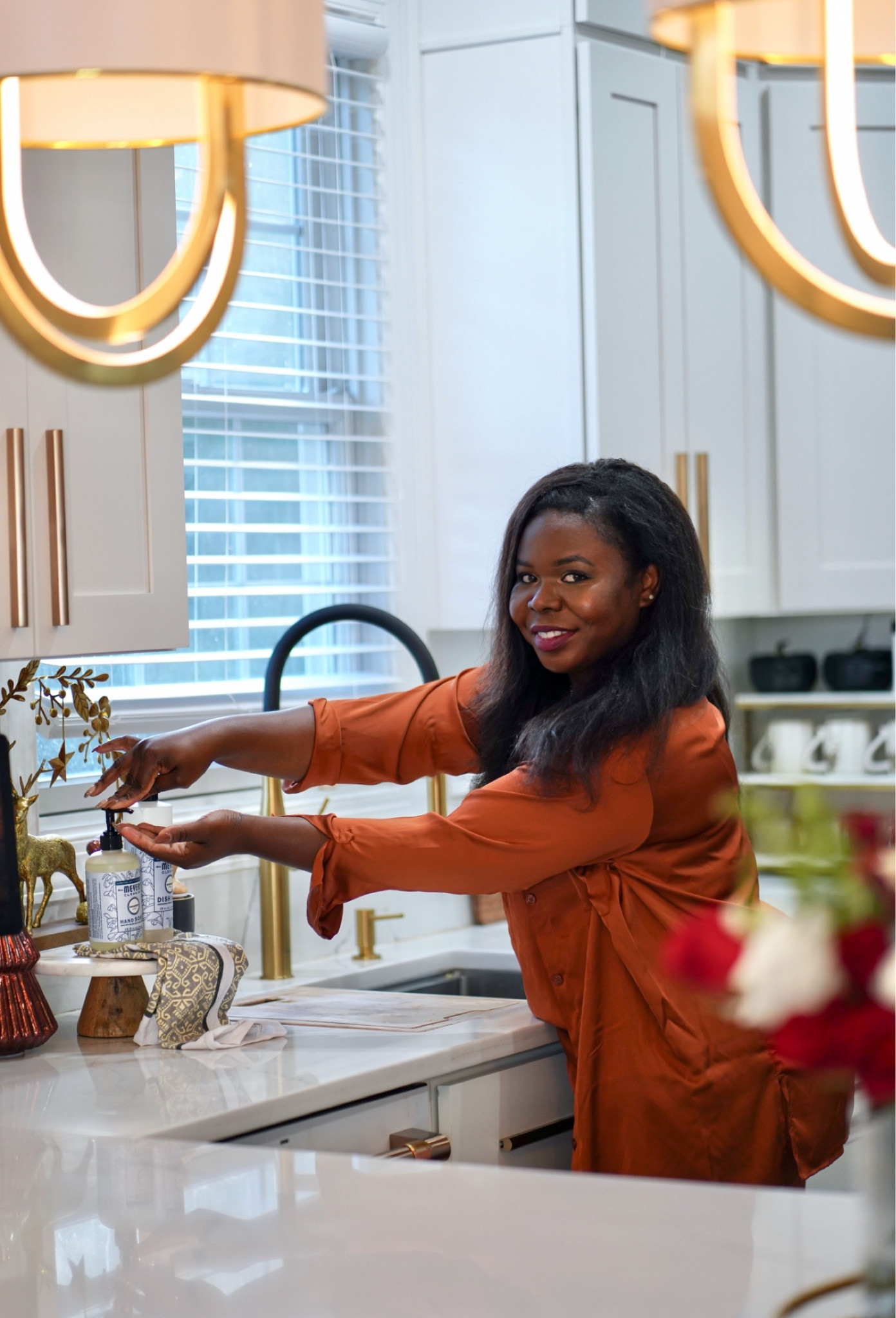 #ad As the season unfolds, I'm reminded of the beauty in simple pleasures. I'm embracing the power of fresh flowers to uplift and inspire me and welcoming the enchanting scent of Mrs. Meyer's Snowdrop from @target. 

Let’s let's remember that it's the little things that truly make a big difference. May this holiday season be filled with the beauty of fresh blooms and the joy they bring🎄✨ @mrsmeyerscleanday
 #Target #targetpartner #MrsMeryers #MrsMeyersPartner

#LTKHoliday #LTKSeasonal #LTKhome