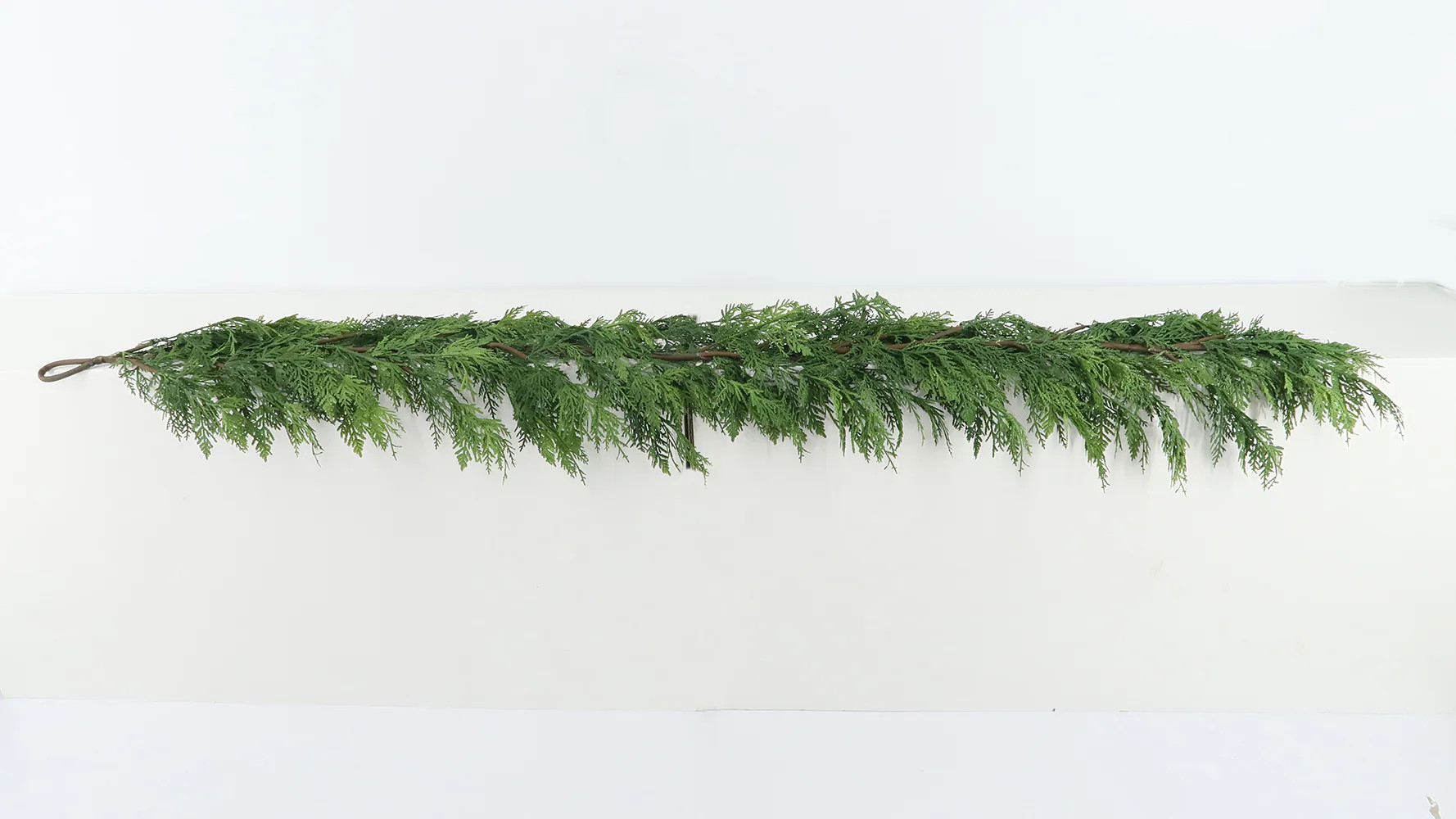Holiday Living Indoor/Outdoor (non powered) 6-ft Artificial Garland in Green | CHZH4192513LS3 | Lowe's