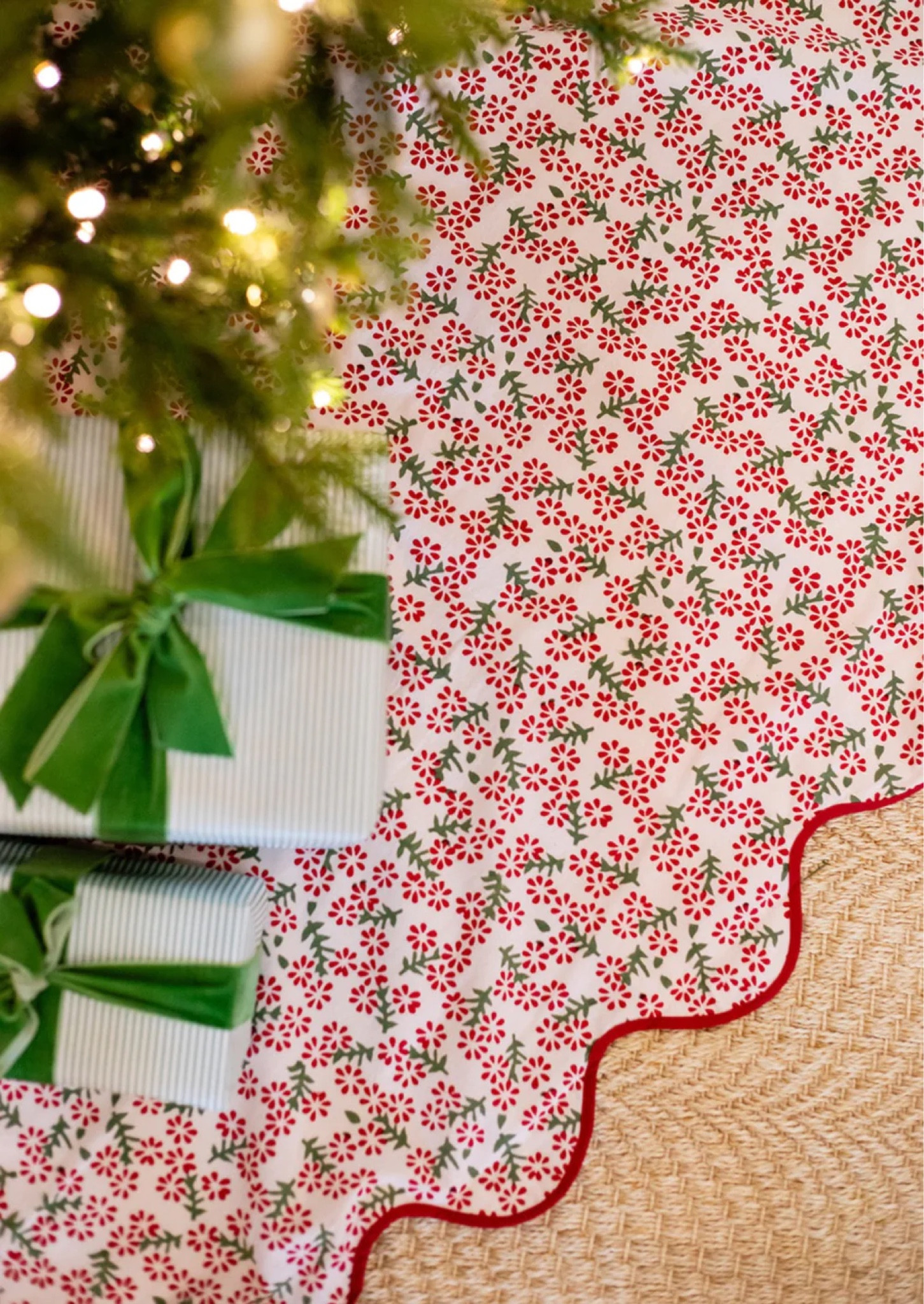 TREND ALERT: Scalloped tree skirts 🌲 

#LTKSeasonal #LTKHoliday #LTKHolidaySale