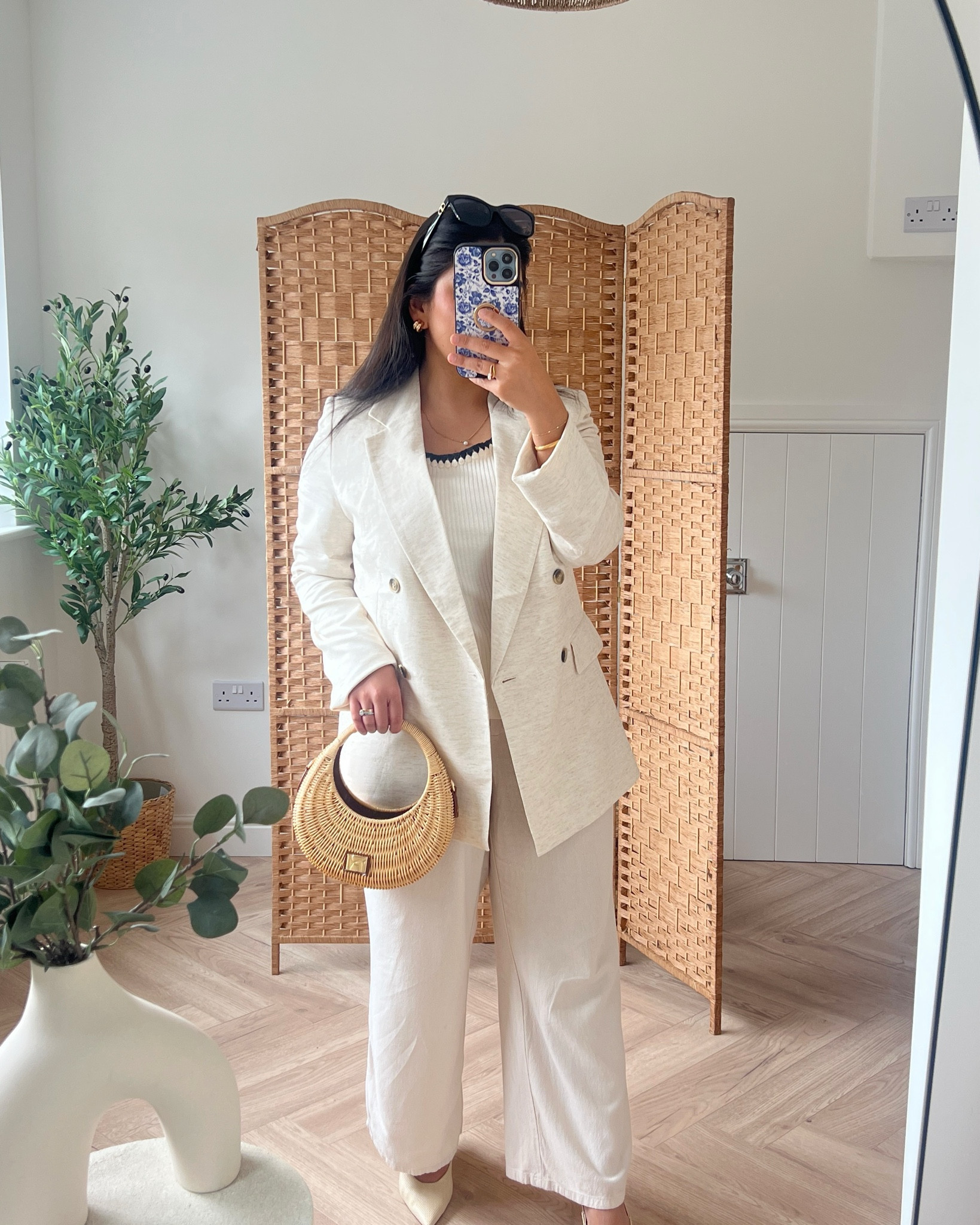 brunch outfit in all linen - DIY linen coord

linen blazer (M) nice and oversized 
petite linen trousers from 2 years ago - not see through (10)
miu miu raffia bag dupe



#LTKsummer #LTKpetite #LTKspring