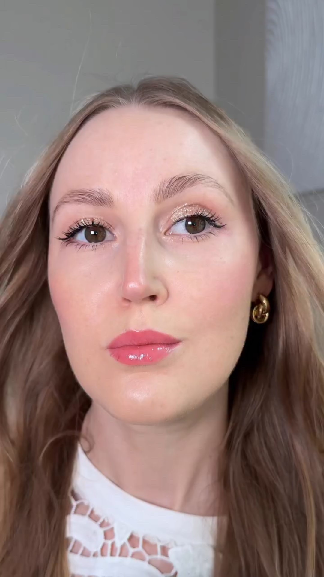Soft glam moment ✨ Creating this soft, glowy makeup look with Jason Wu Beauty Single – Ready To Sparkle on the eyes and keeping everything else fresh, radiant, and effortless 💖
Products used: ✨ Foundation: Estée Lauder Double Wear – 1N2 ✨ Blush: Armani Luminous Silk – 62 S ✨ Mascara: Selestia Beauty ✨ Eyes: Jason Wu Beauty Single Ready To Sparkle (SRS-01) ✨ Lips: Glossy Lip Stain – So Baby
💫 Use code TINA15 for 15% off at jasonwubeauty.com 
#JasonWuBeauty #SoftGlamMakeup #GlowyMakeup #GRWMReels #makeuproutine