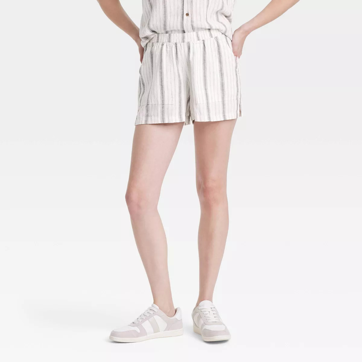 Women's Mid-Rise Linen Pull-On Shorts - Universal Thread™ | Target