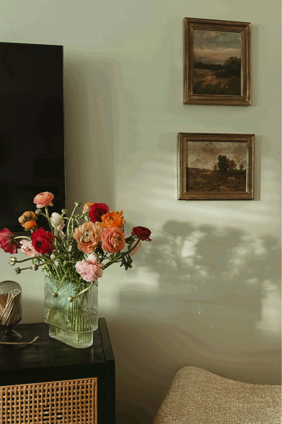 Alexa, play “Flowers” by Miley Cyrus 💐
I’m completely in love with this little corner and how this ranunculus bouquet from Bouqs adds a perfectly whimsy pop of color! 

#flowers #valentinesday #vday #galentines #home


#LTKhome #LTKSeasonal #LTKGiftGuide