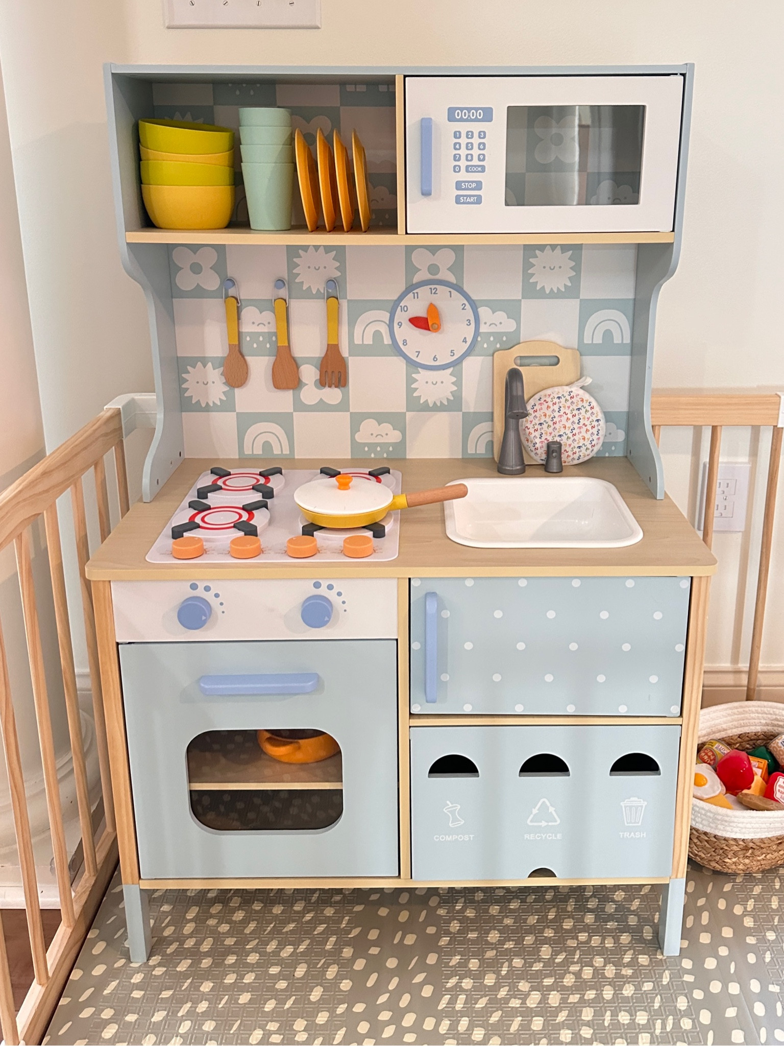baby girl’s new wooden play kitchen from her aunt 💞

Indie loves it. I linked the exact & similar 🍳

toys / baby / kids / make believe / pretend food

#LTKKids #LTKBaby #LTKHome