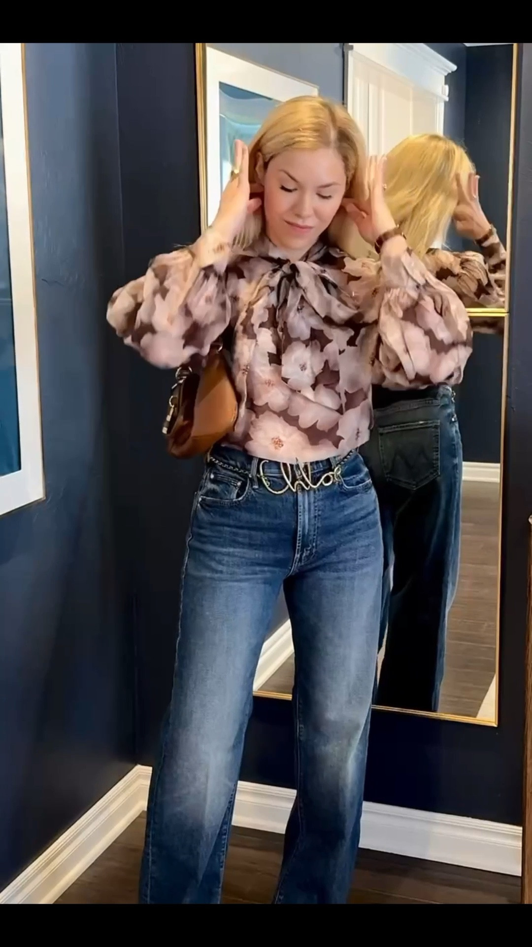 This floral top is so cute and a little cropped BUT perfect for tucking in.


Mother jeans 
Fall outfit 
Chloe belt 

#LTKItBag #LTKStyleTip 

#LTKFindsUnder100 #LTKSaleAlert #LTKootd #LTKSeasonal