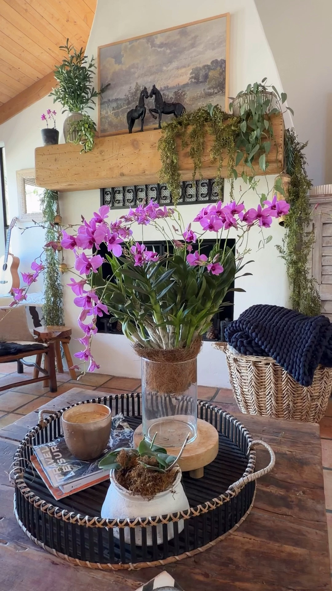 Home Decor refresh!💕

Adding a new floral centerpiece updates a room like crazy and makes it feel brighter and adds a sense of beauty.

#purpleorchid #orchid #fauxplants #fauxflowers #fauxorchid