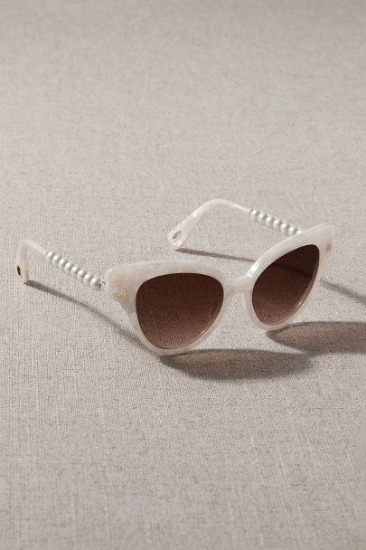 Lele Sadoughi Mother of Pearl Chelsea Sunglasses



$137.00



$195.00




Or 4 interest-free ins... | BHLDN