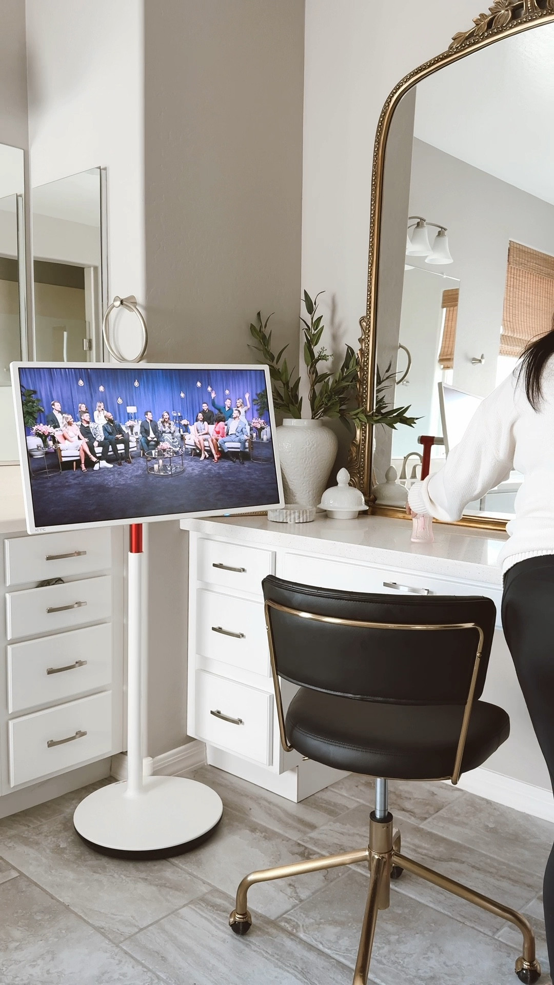 🤎 Loving my new Touchscreen Portable TV 🤎 Perfect for mother’s day!! 
.
Movable TV  - Home Gadgets - Home Tools - Mother’s Day Gift Idea - Favorite Home Finds 

#LTKSaleAlert #LTKSpringSale #LTKHome