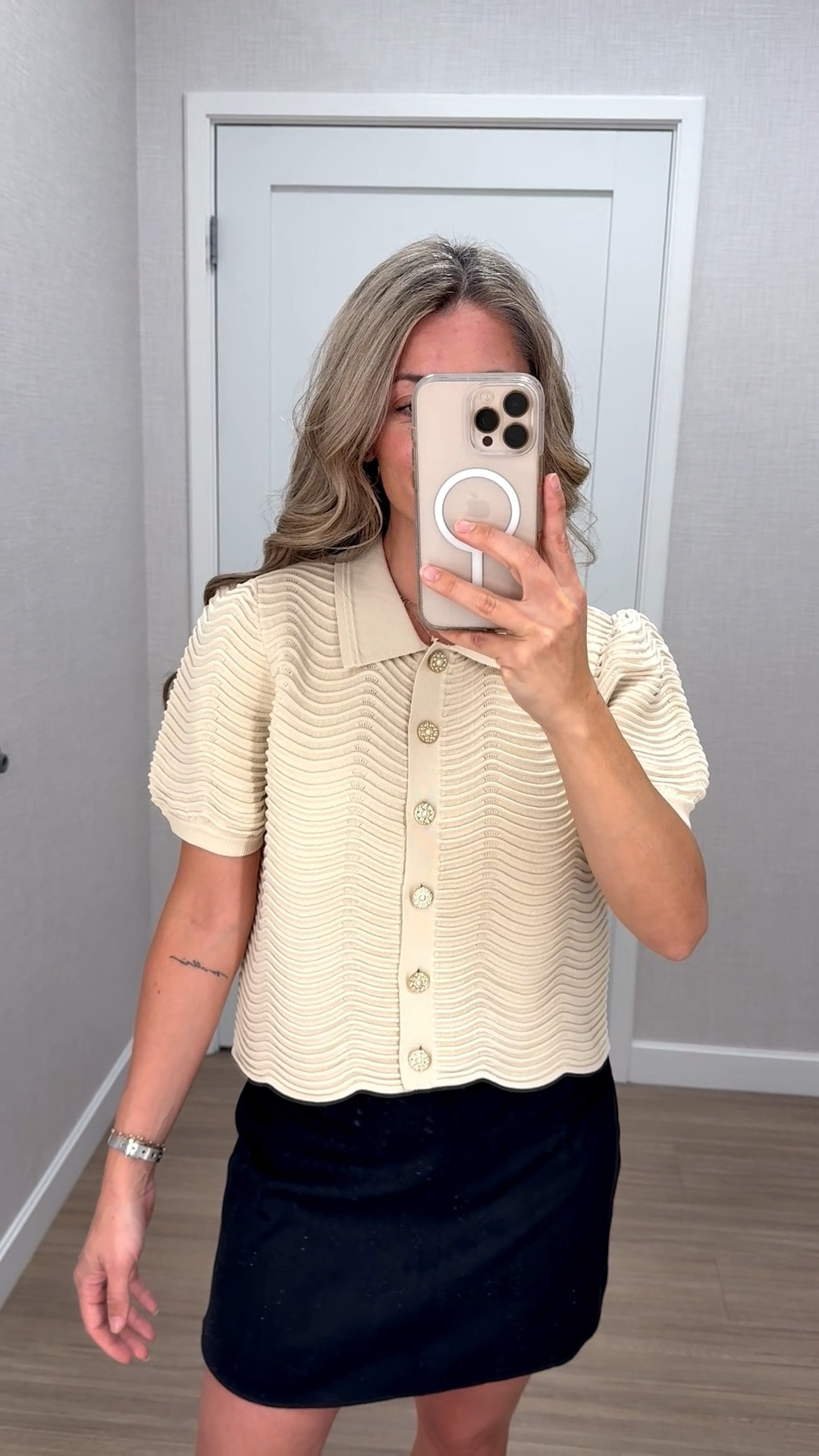 ASTR the label short sleeve collared scalloped cardigan! This top is perfect to dress up or dress down with jeans! And the button detailing is 😮‍💨🤌🏻 Wearing an XS! 

#LTKPetite #LTKOver40 #LTKStyleTip