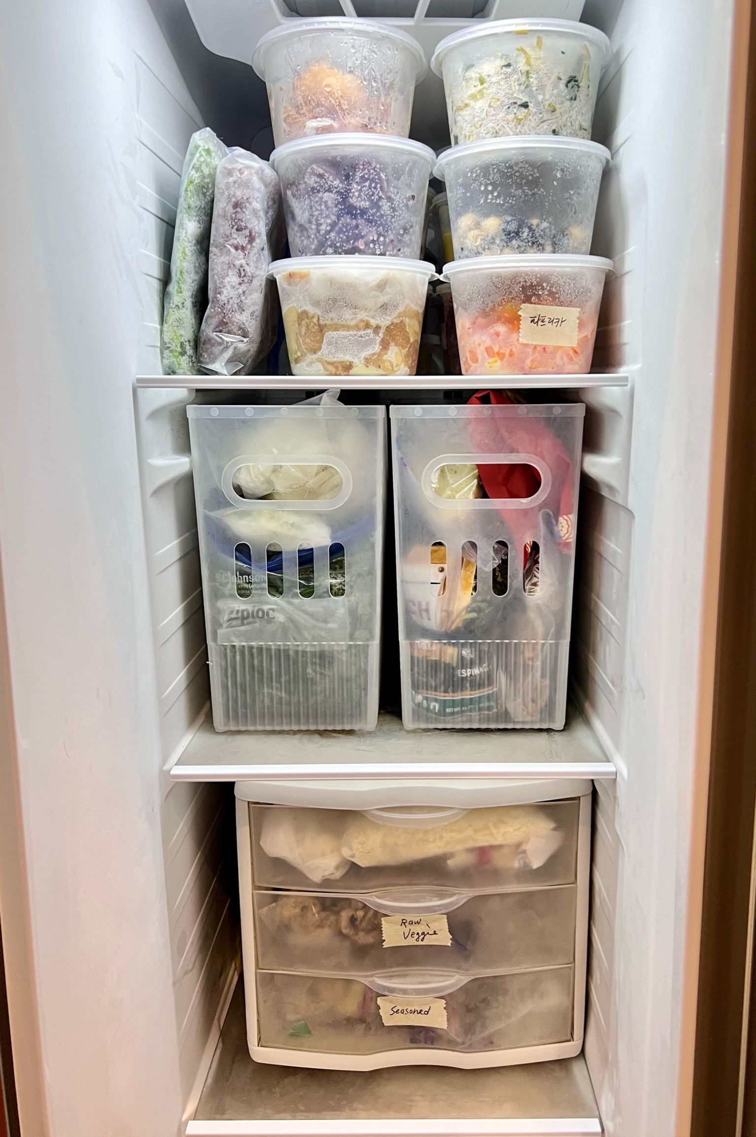 It’s super practical way to organize side by side freezer. Specially, the plastic drawer is the game changer!

#LTKhome