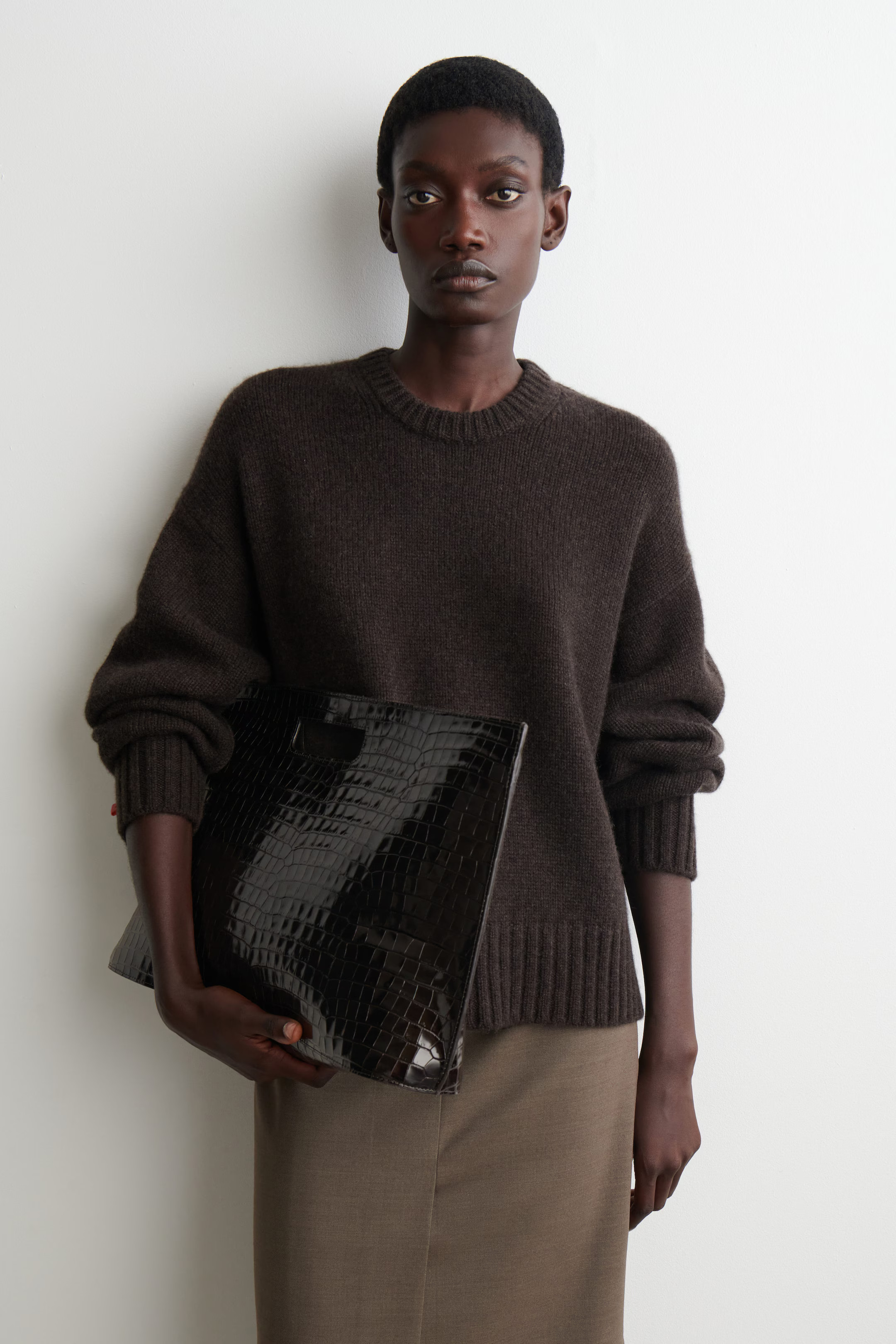 CHUNKY CASHMERE CREW-NECK JUMPER - DARK BROWN | COS GB | COS UK