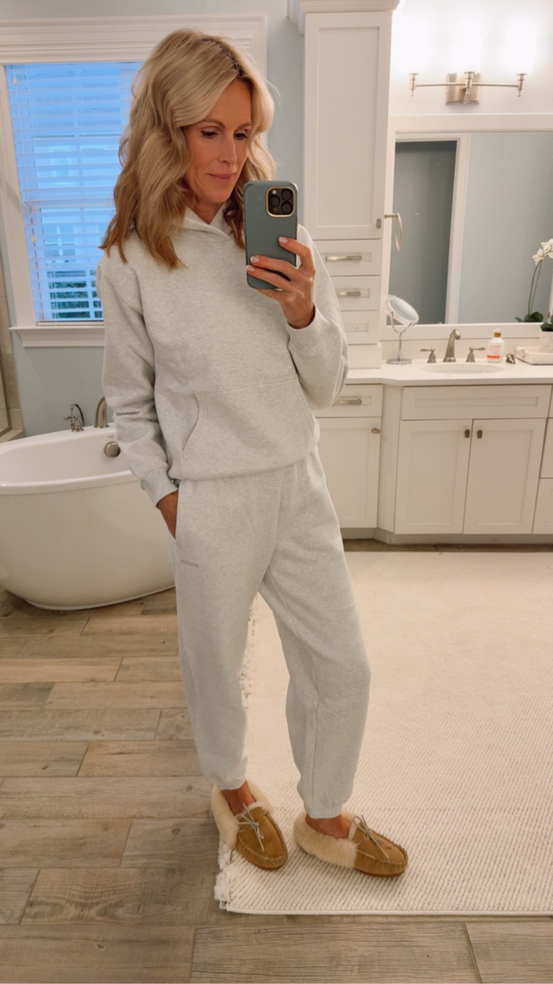 The perfect sweatpants set from Aritzia. Wearing cloud Heather and also ordered admiral.  Wearing a small in top and bottom. 

#LTKmomlife #LTKHoliday #LTKGiftGuide