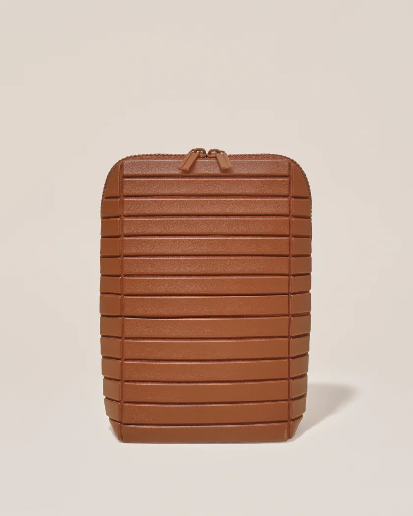 the vicuna brush bag | Parallelle