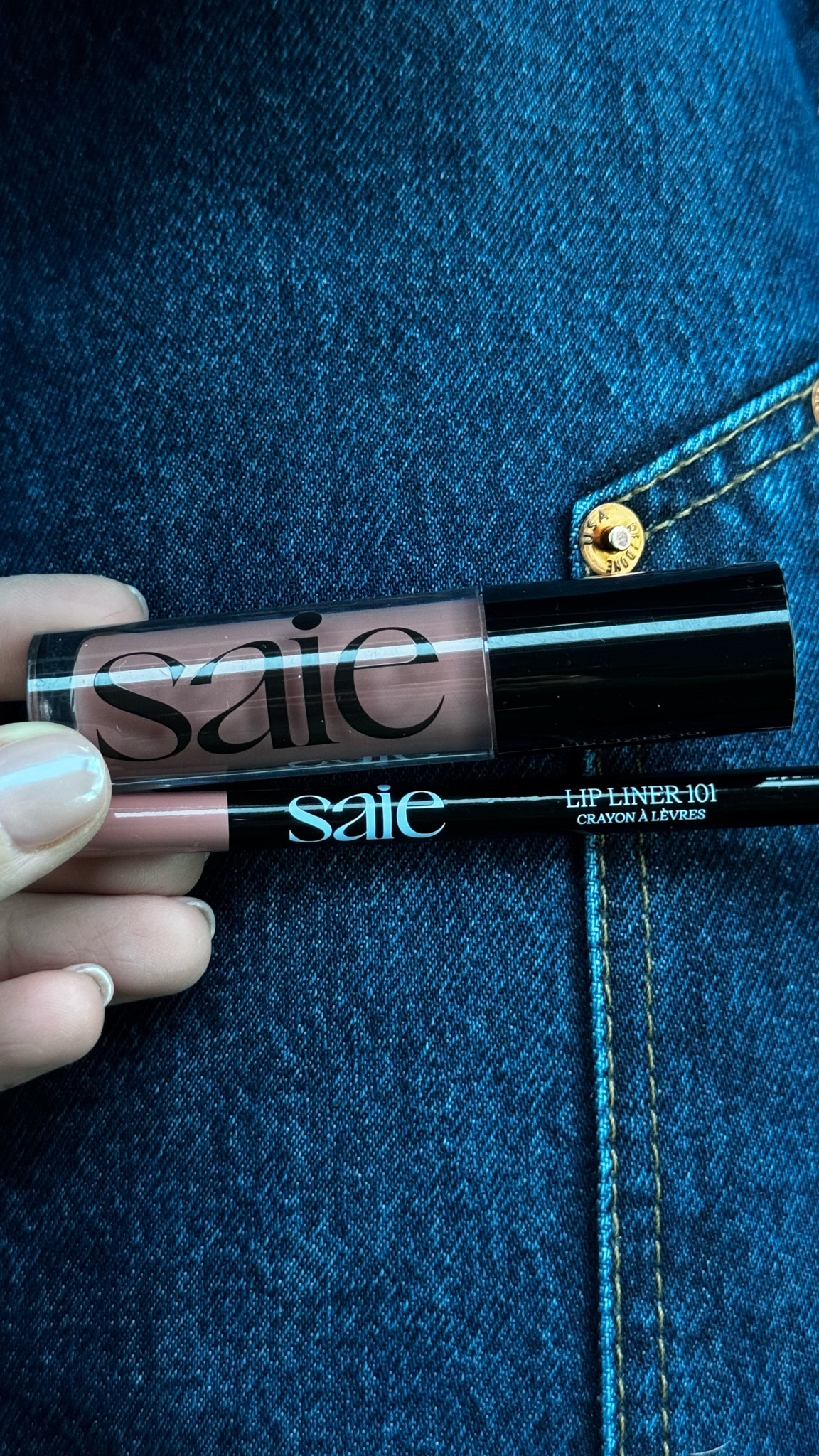 Liner - wink 
Gloss - dip 