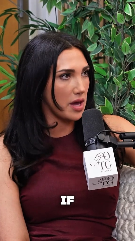 stop giving strangers the power of approval 👏

#LTKSeasonal #LTKStyleTip