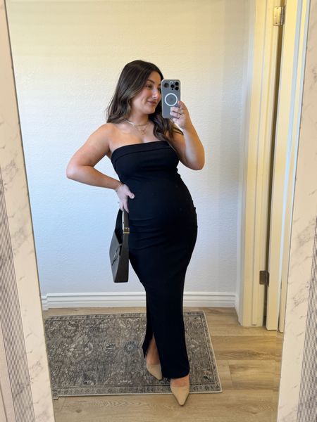 Sharing this perfect little black dress that’s 30% off for a limited time! I’m obsessed with it! Perfect for everything from a wedding or formal event to date night or a girls night outfit! 

Wearing size small 

Wedding guest dress, wedding inspo, black tie, strapless dress, lbd 

#LTKBump #LTKWedding #LTKFindsUnder50