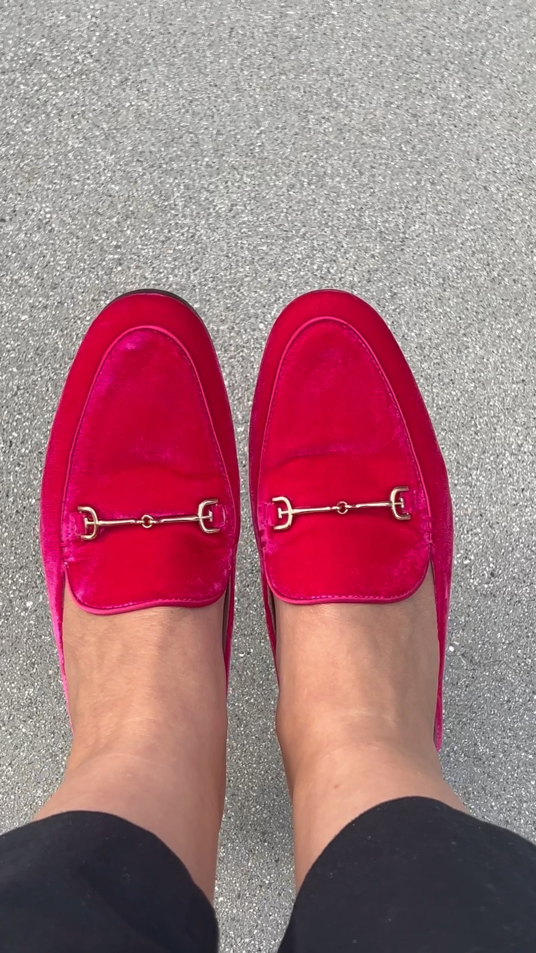 Are you kidding me? Absolutely obsessed with these hot pink mules.

#LTKShoeCrush #LTKFindsUnder50 #LTKWorkwear