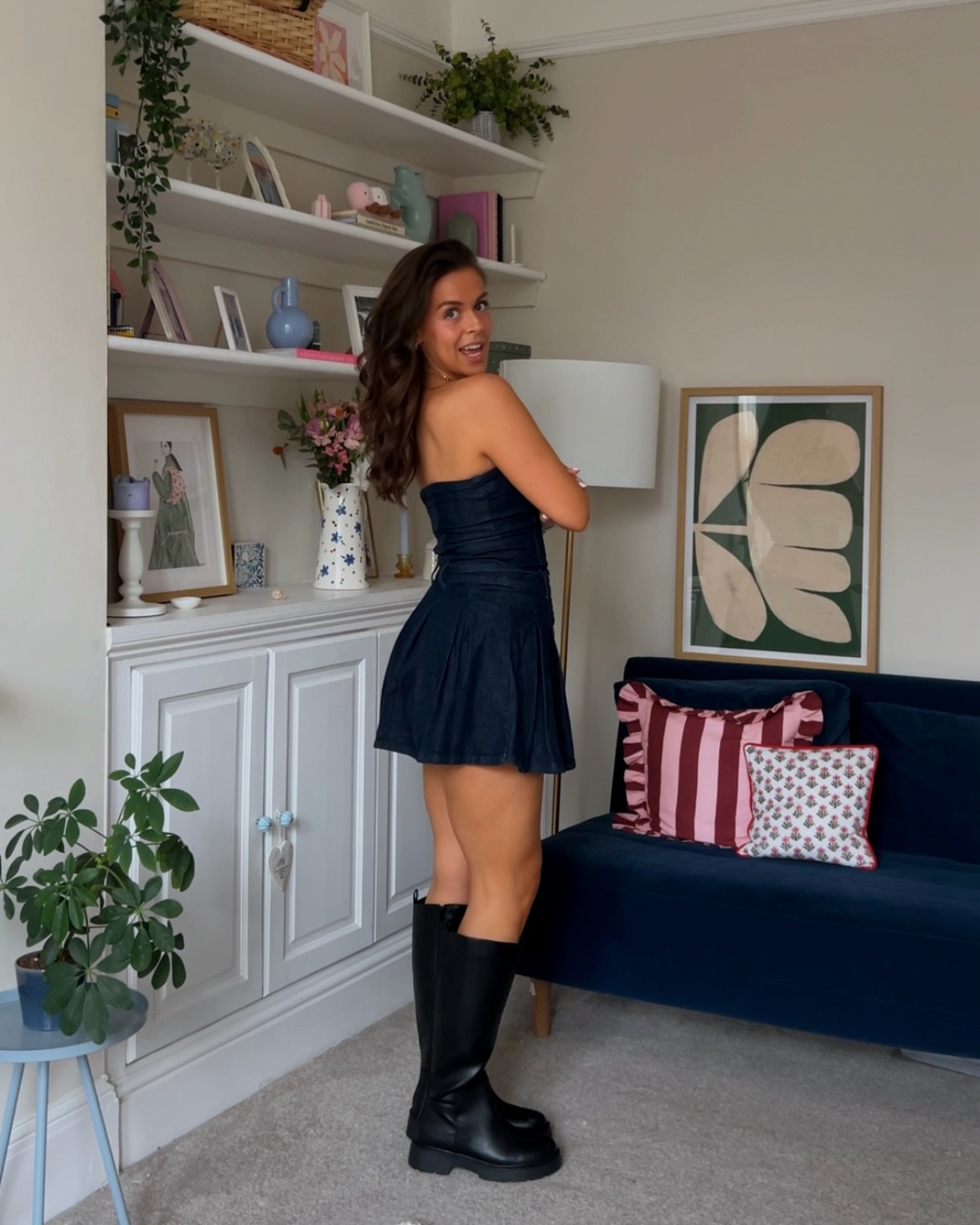 a lil denim dress🌟💫

black knee high boots, denim mini dress, autumn outfit 

#LTKdresses #LTKpartywear #LTKdatenight