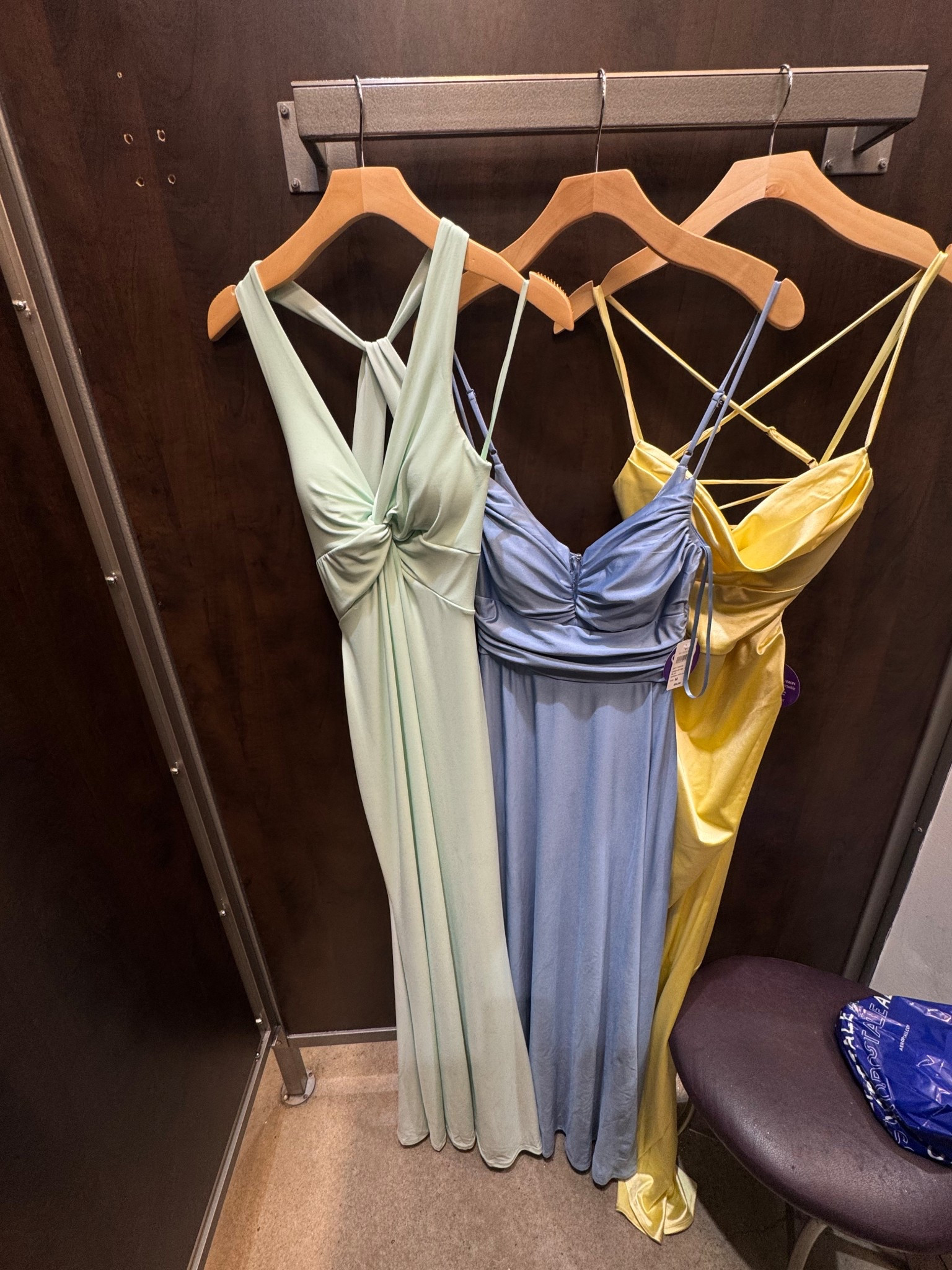 Stopped by Windsor to try on some dresses for my friend’s wedding 👗💃🏻