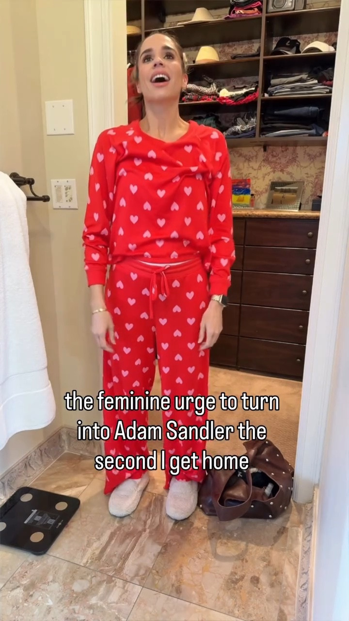 Now THIS trend is way too accurate 🤣

Jewelry off. Hair up. Emotional support loungewear.

Tell me you do this too 😂