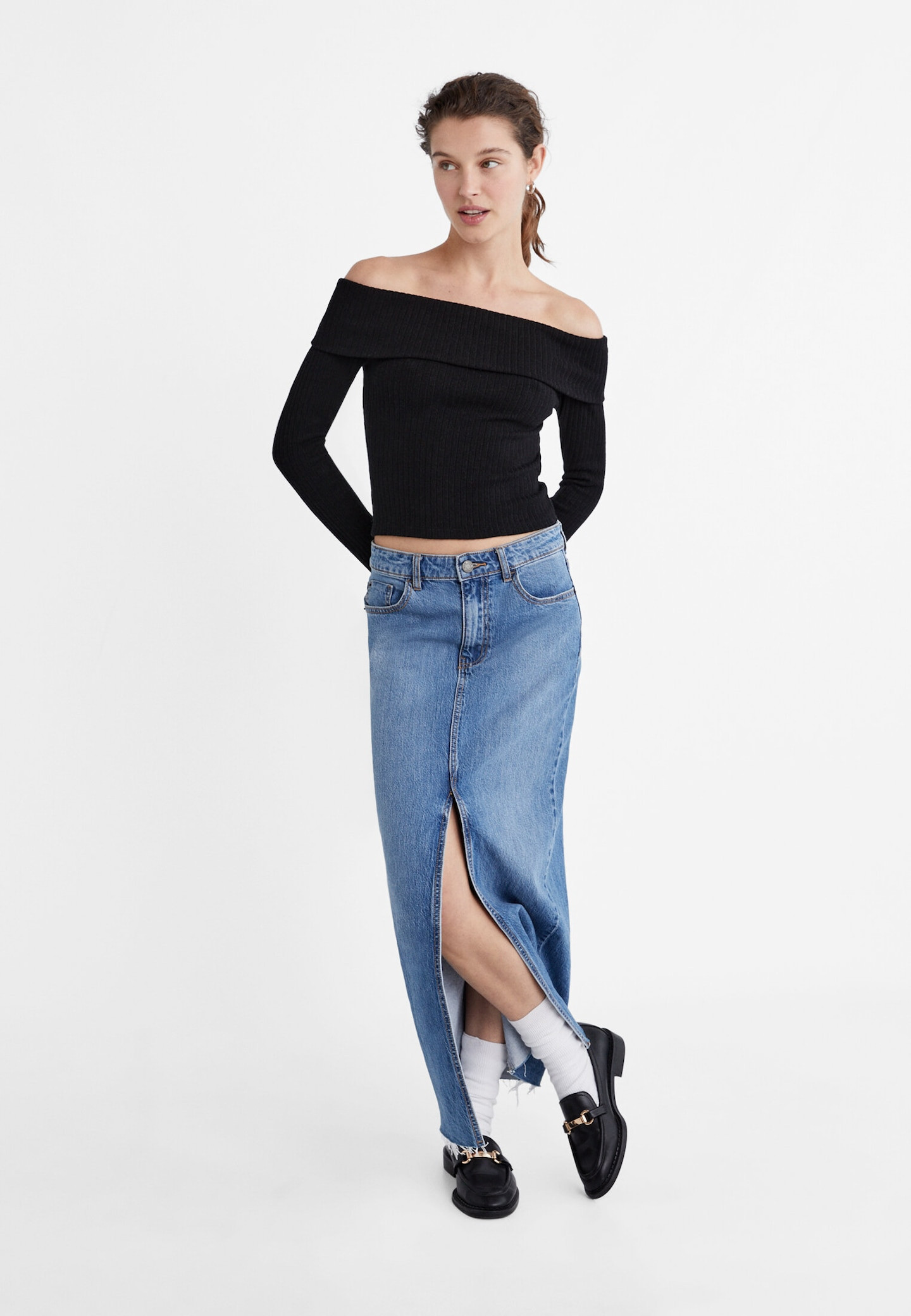 Off-the-shoulder T-shirt | Stradivarius (UK)