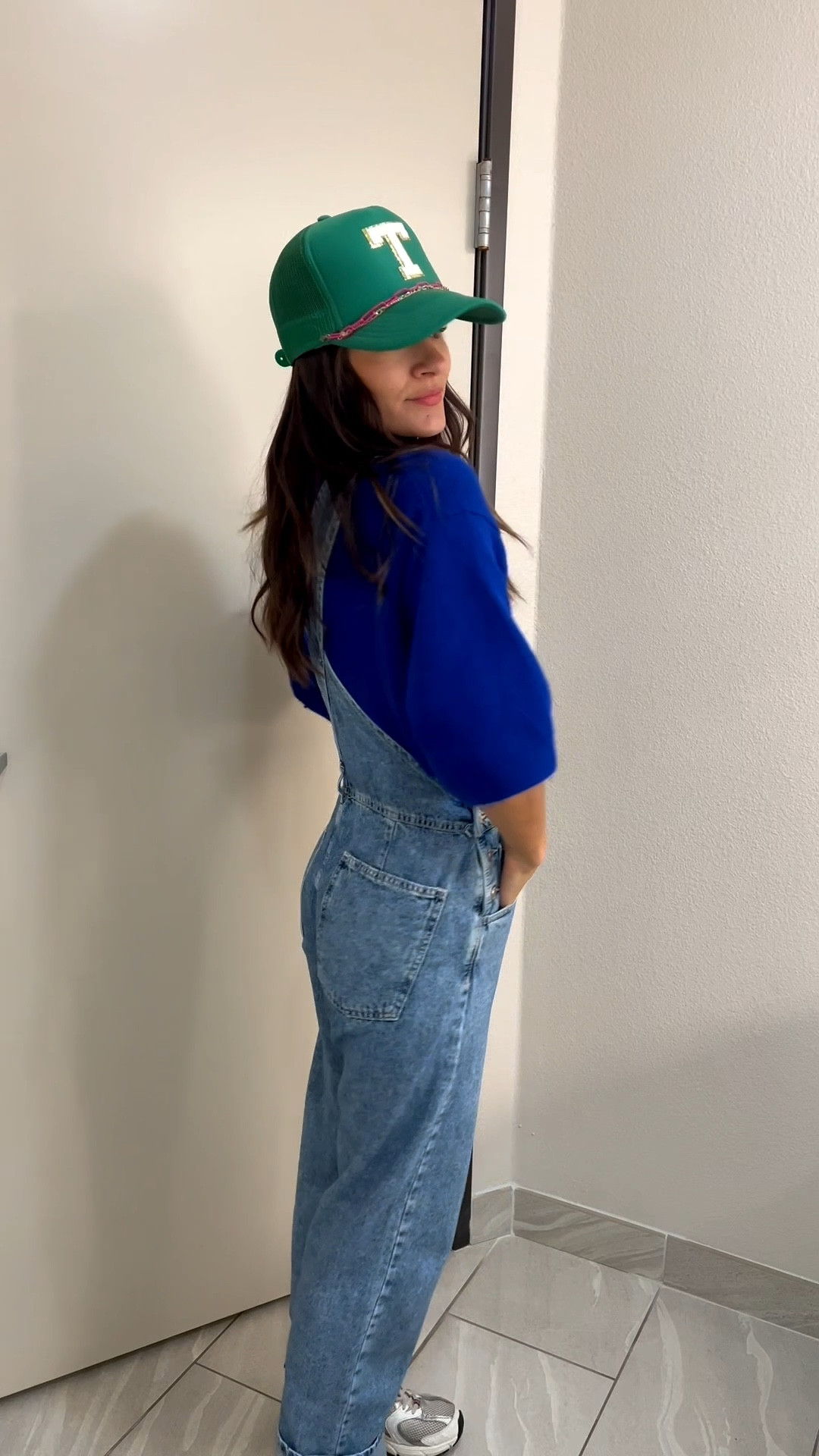 wearing medium shirts
xs overalls
tts shoes


#ootd #outfitinspo #casualoutfits