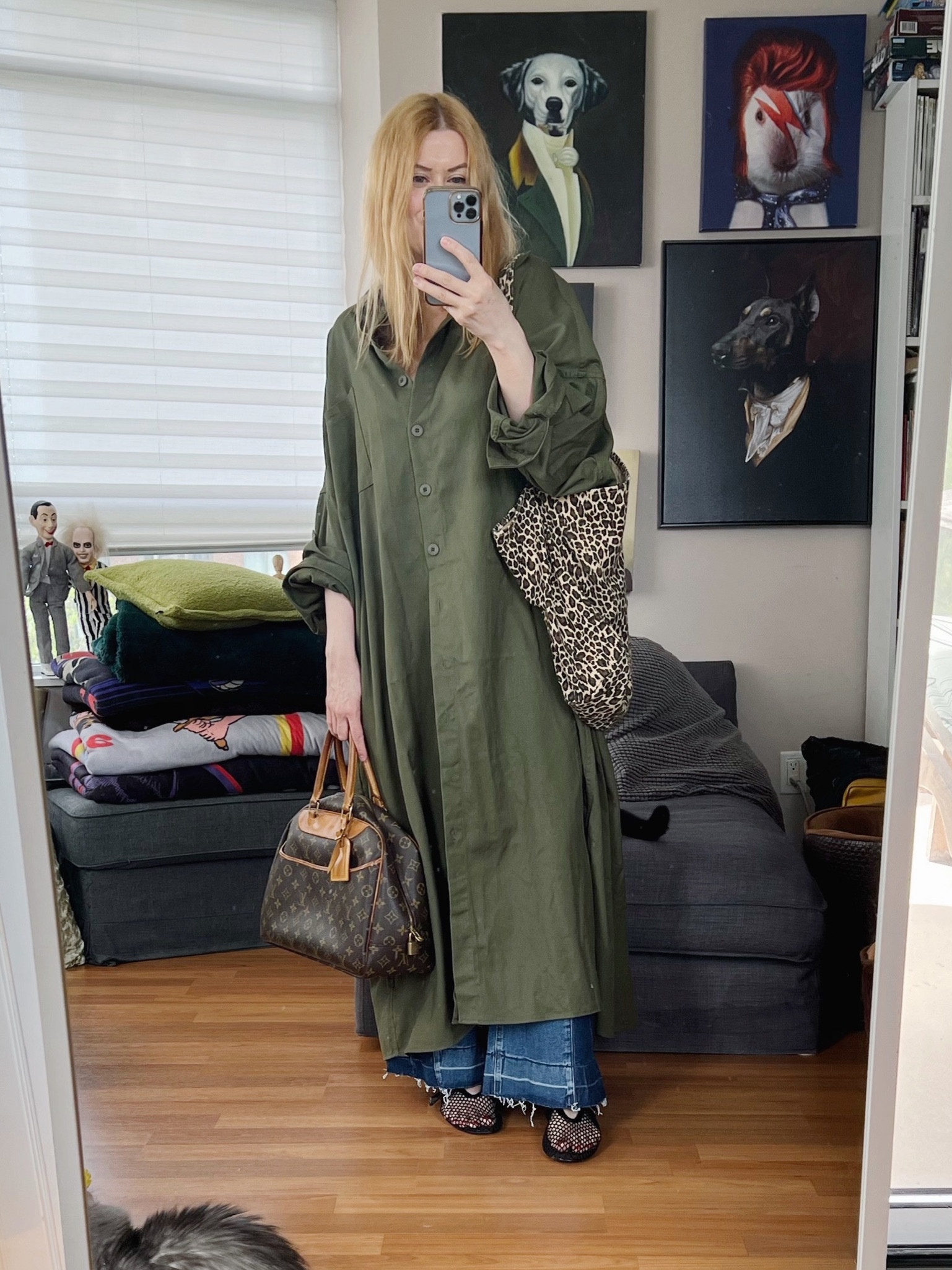 Sunday errands. Big dress, big bags. This dress is gratifyingly long and oversized without the side slits that most shirt dresses have. It’s a dress over jeans day again  
Bag is vintage.
•
#springlook  #torontostylist #StyleOver40  #secondhandFind #fashionstylist #slowfashion #FashionOver40  #MumStyle #genX #genXStyle #shopSecondhand #genXInfluencer #genXblogger #secondhandDesigner #Over40Style #40PlusStyle #Stylish40


#LTKSeasonal #LTKOver40 #LTKStyleTip