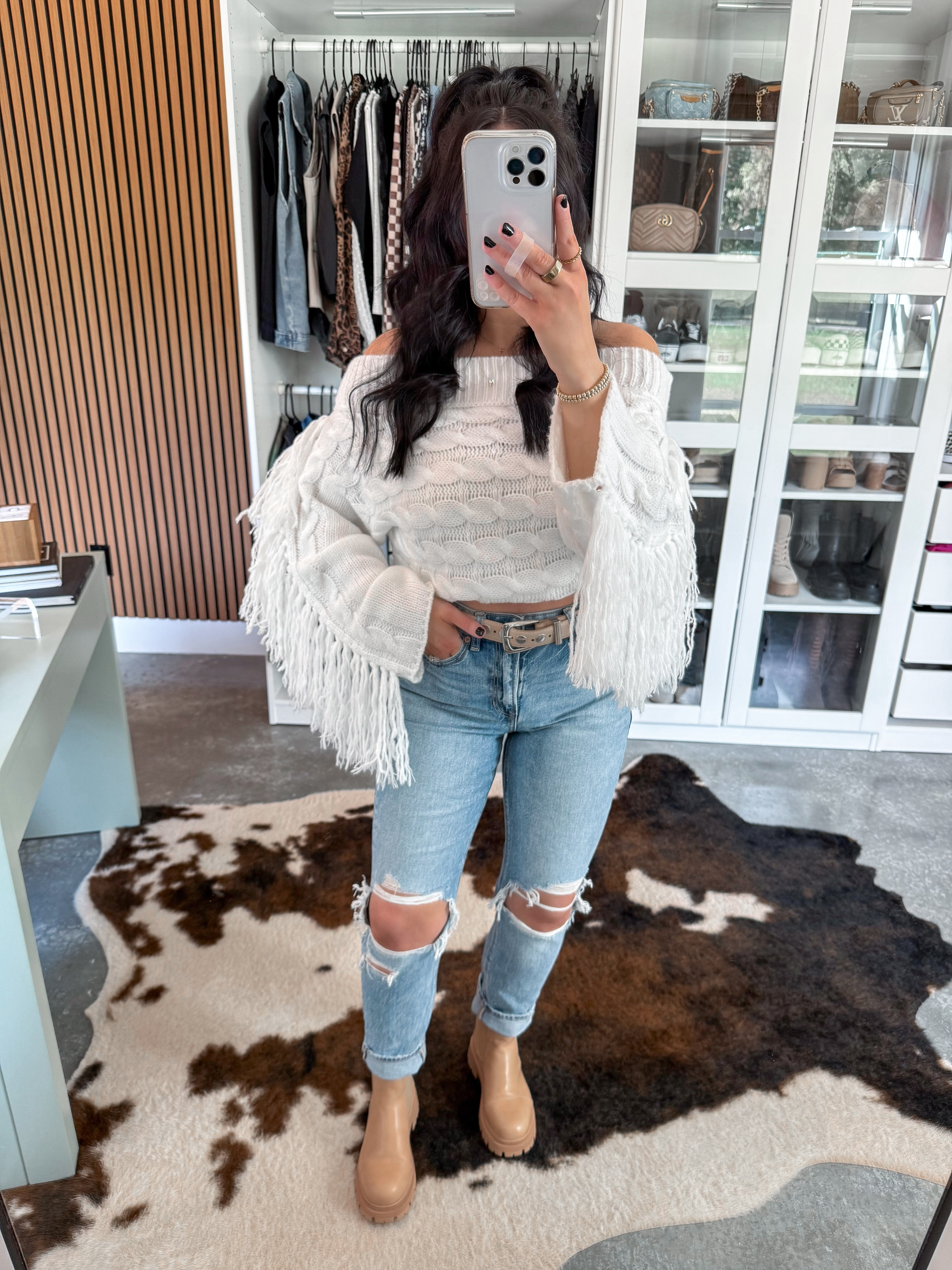 Fringe Sweater Fall OOTD 🤍

Sweater - small
Bandeau - medium
Jeans - 4
Belt - 27-31

The cutest fringe sweater that could easily be dressed up or down! I styled it super casually here with some ripped jeans from American Eagle, a neutral studded belt & some tan chelsea boots! If you wanted to dress it up for date night or the holidays, you could pair it with a satin maxi skirt, some cowgirl boots or heels & a belt! 👏🏼

 

 #LTKootd #LTKStyleTip #LTKShoeCrush