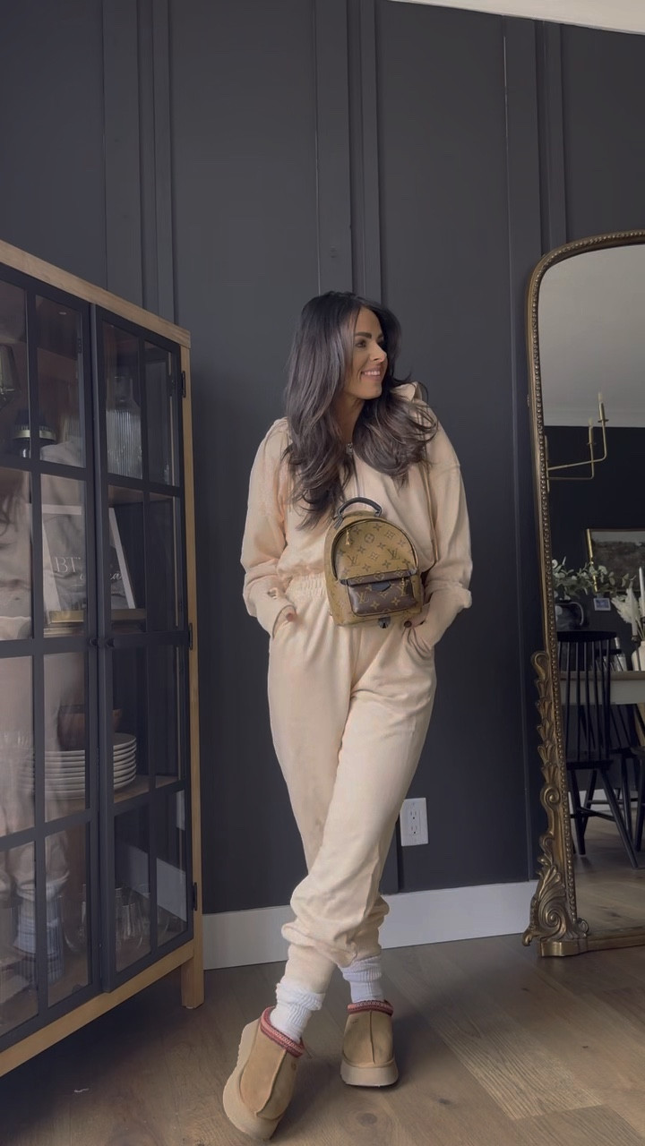 The PERFECT Amazon find 

Ootd 
Style tip 
Louis Vuitton 
Uggs 
Jumper 
Bodysuit 


#LTKMostLoved #LTKfindsunder50 #LTKstyletip