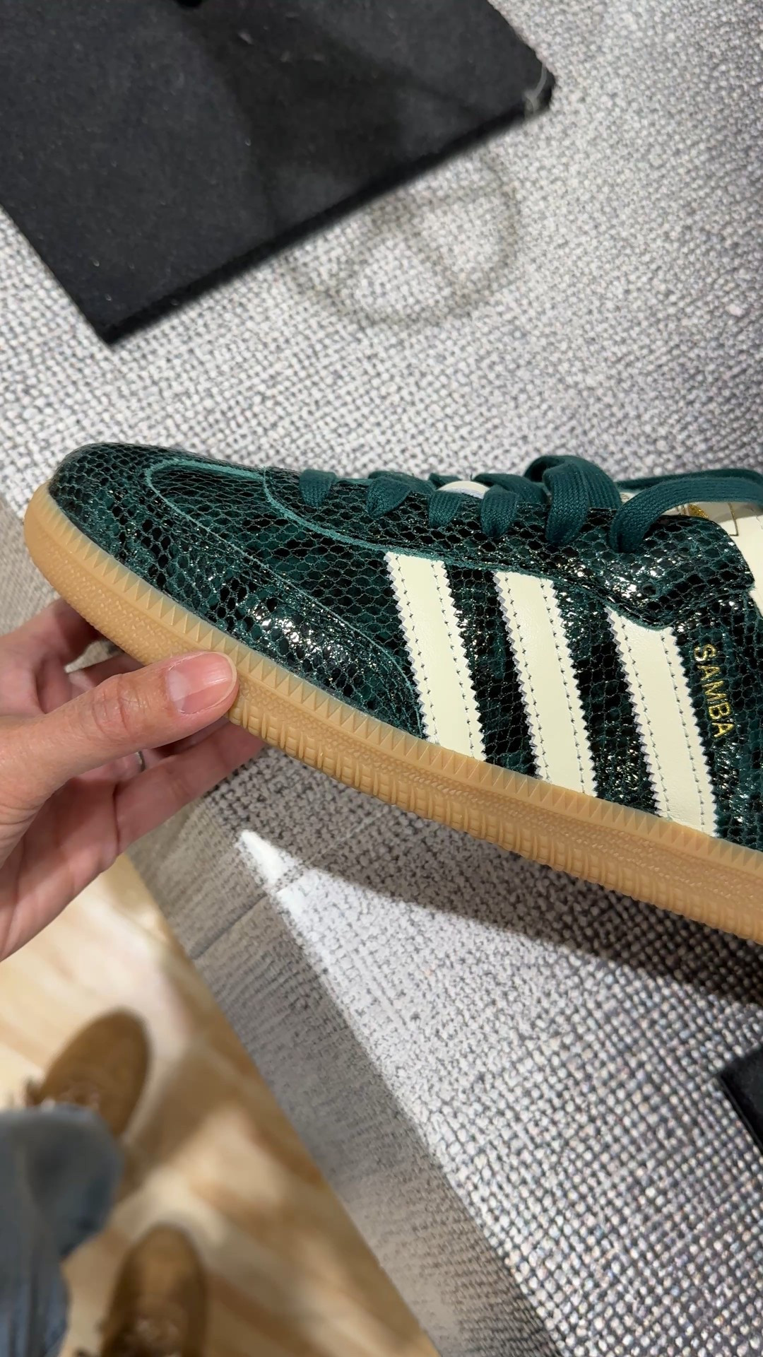 Sneakers. Fall shoes. Fall sneakers. These sneakers are so eye catching. Gorgeous green with a subtle snakeskin finish. 


#LTKFindsUnder100 #LTKShoeCrush #LTKOver40