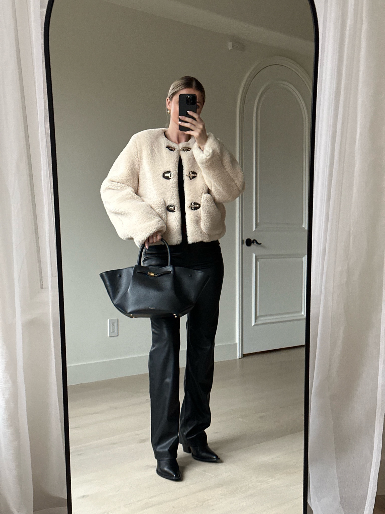 Winter outfit inspo #winteroutfit #teddyjacket #leatherpants 

#LTKSeasonal #LTKfindsunder50 #LTKfindsunder100