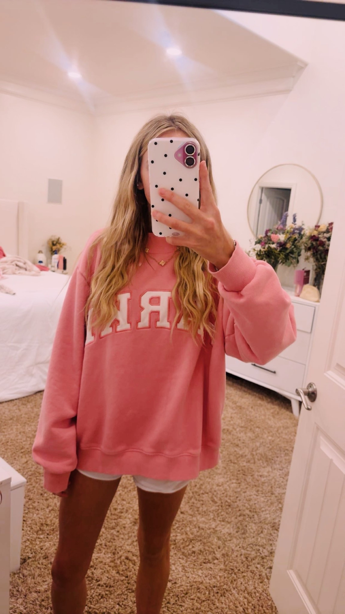 •L/XL parke sweatshirt
• lululemon hotty hot shorts size 4/2.5
