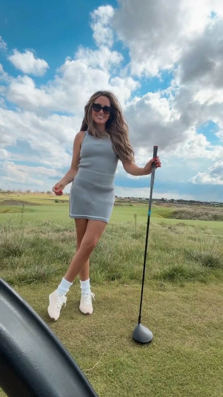 Size XS in top and small in bottoms. Go up half a size in sneakers! All on sale!

golf outfit, alo yoga, alo yoga set, petite style, active set

#LTKvlog