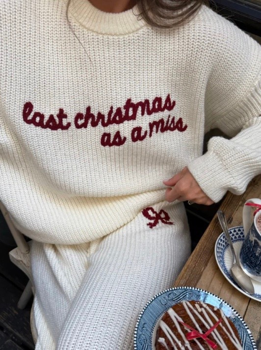 If you’re engaged, you need this. Head into this Christmas as your last on as a Miss 😉



#LTKWedding #LTKSeasonal