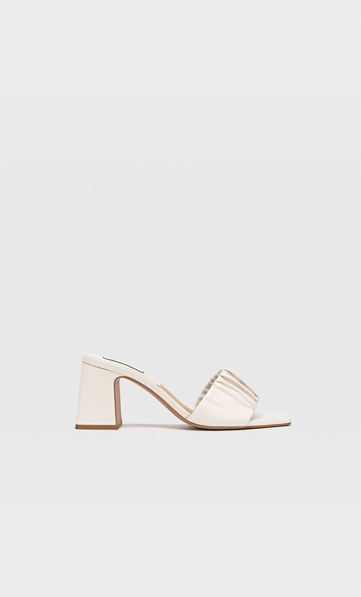 Heeled sandals with ruched strap | Stradivarius (UK)