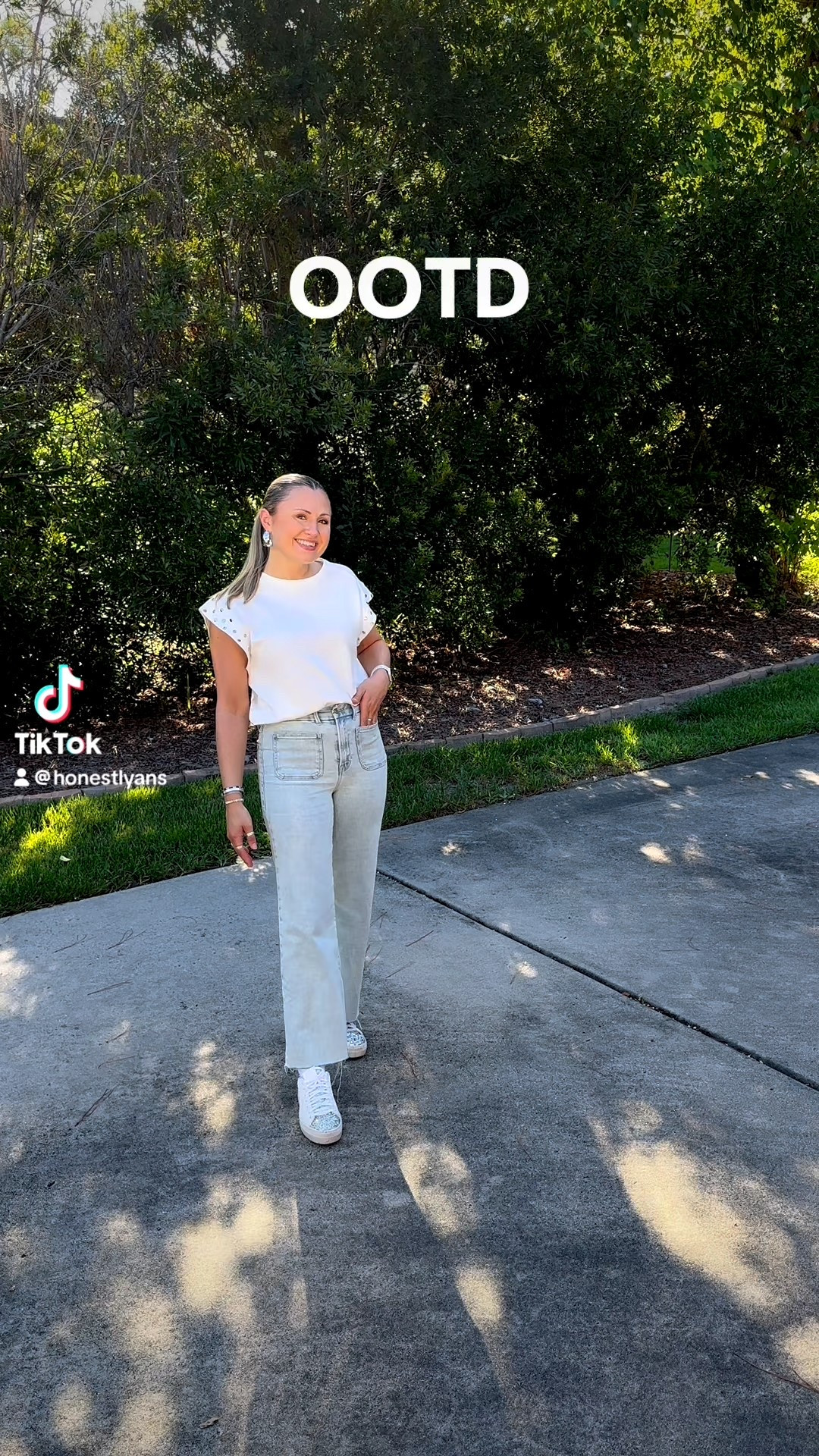 A chic look with a sprinkle of edge is one of my favorite styles! 
Top: Lizards Thicket Boutique in Mount Pleasant, SC, Size S
Jeans: Good American at Nordstrom Rack, Size 2
Shoes: P448, Size 38 (7 1/2)
Earrings: Nordstrom Rack