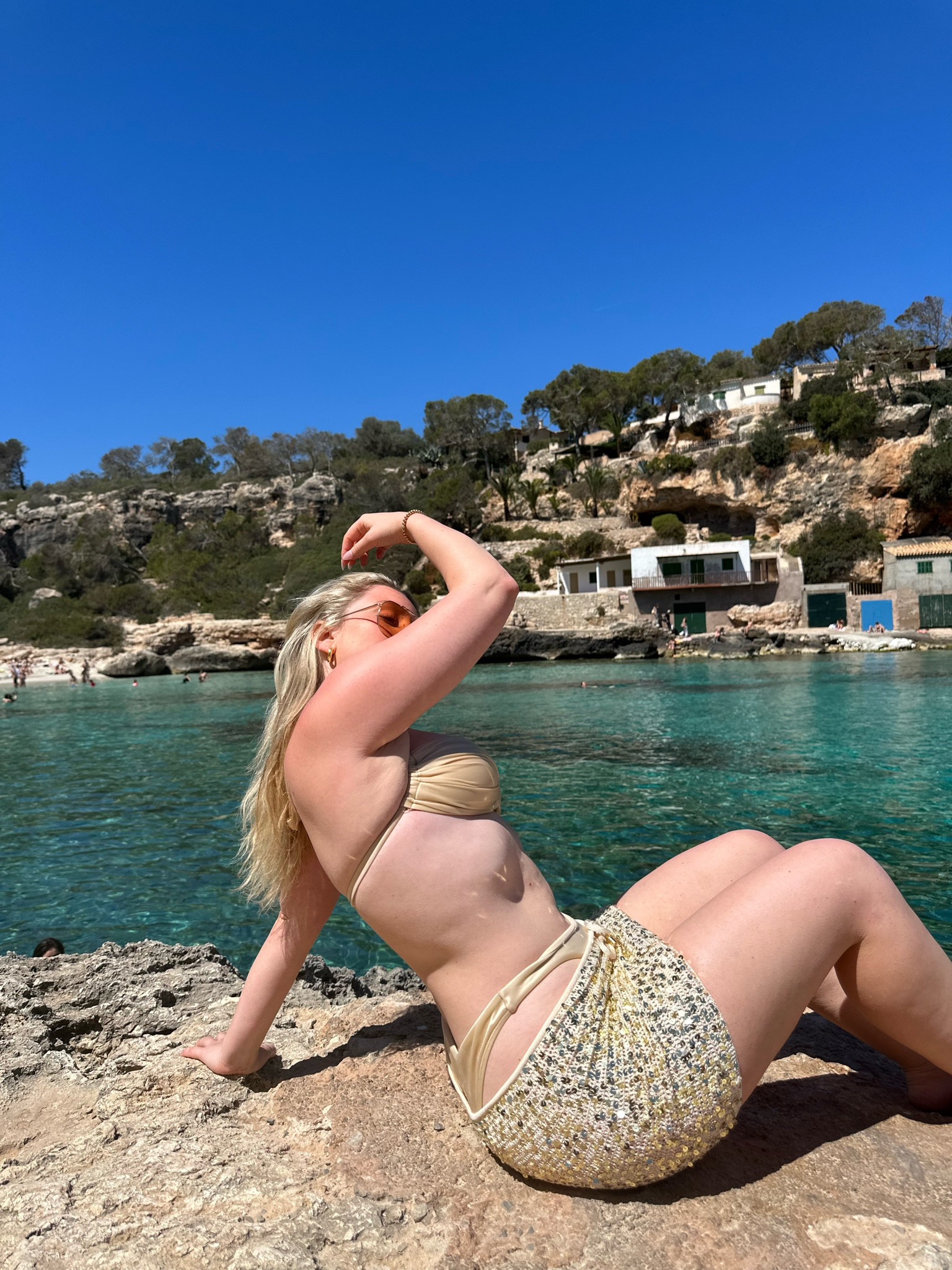 Gold outfit 

#LTKeurope #LTKSeasonal #LTKFestival