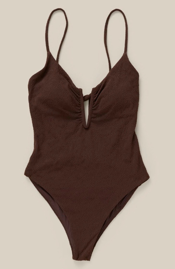 just got this— very comfy, an easy suit to throw on

#LTKSeasonal #LTKSwim