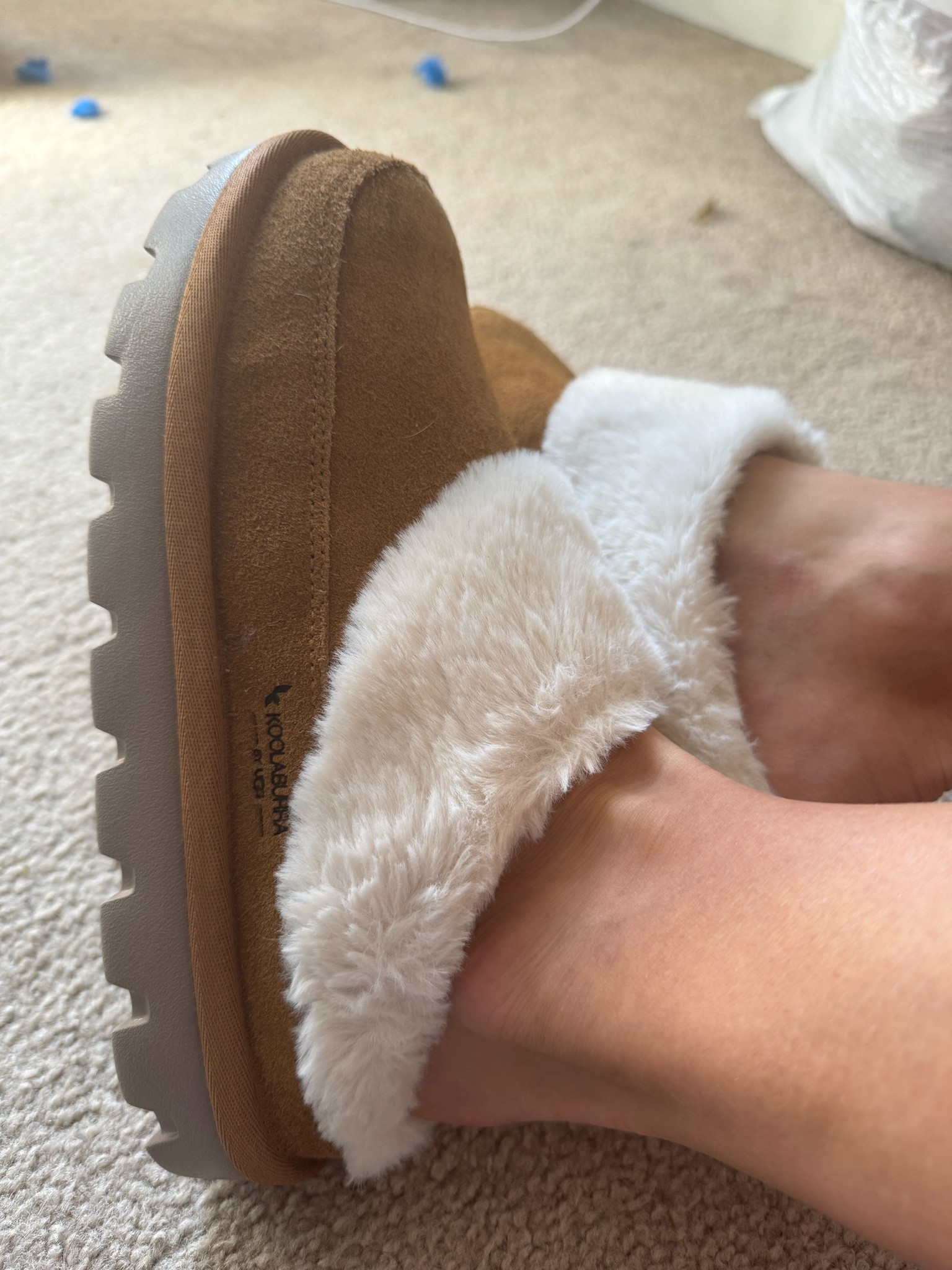 LOVE THESE SLIPPERS!! I wear them everywhere! 😍 

#LTKHome #LTKFallSale #LTKStyleTip