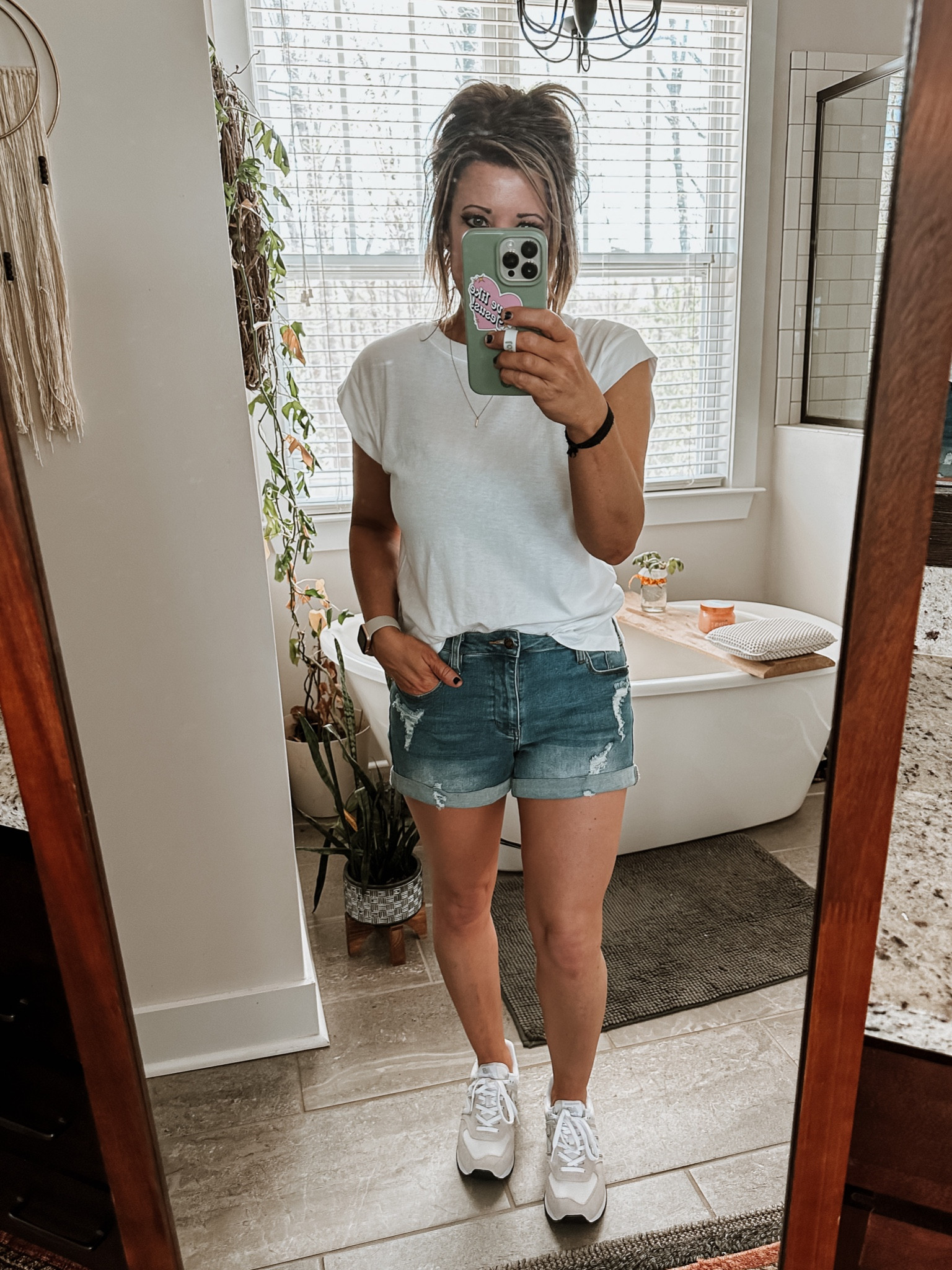 Fun weekend outfit. Great for a fun outing with your favorites! 

#LTKstyletip