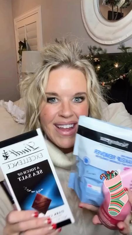 5 great stocking stuffers

-Face wipes 
-Mini fan perfect to use to dry skincare or make-up or if  midlife & have hot flashes 
-sea salt dark chocolate 
-Lip plumper
-lip mask


#LTKHoliday #LTKGiftGuide #LTKfindsunder50