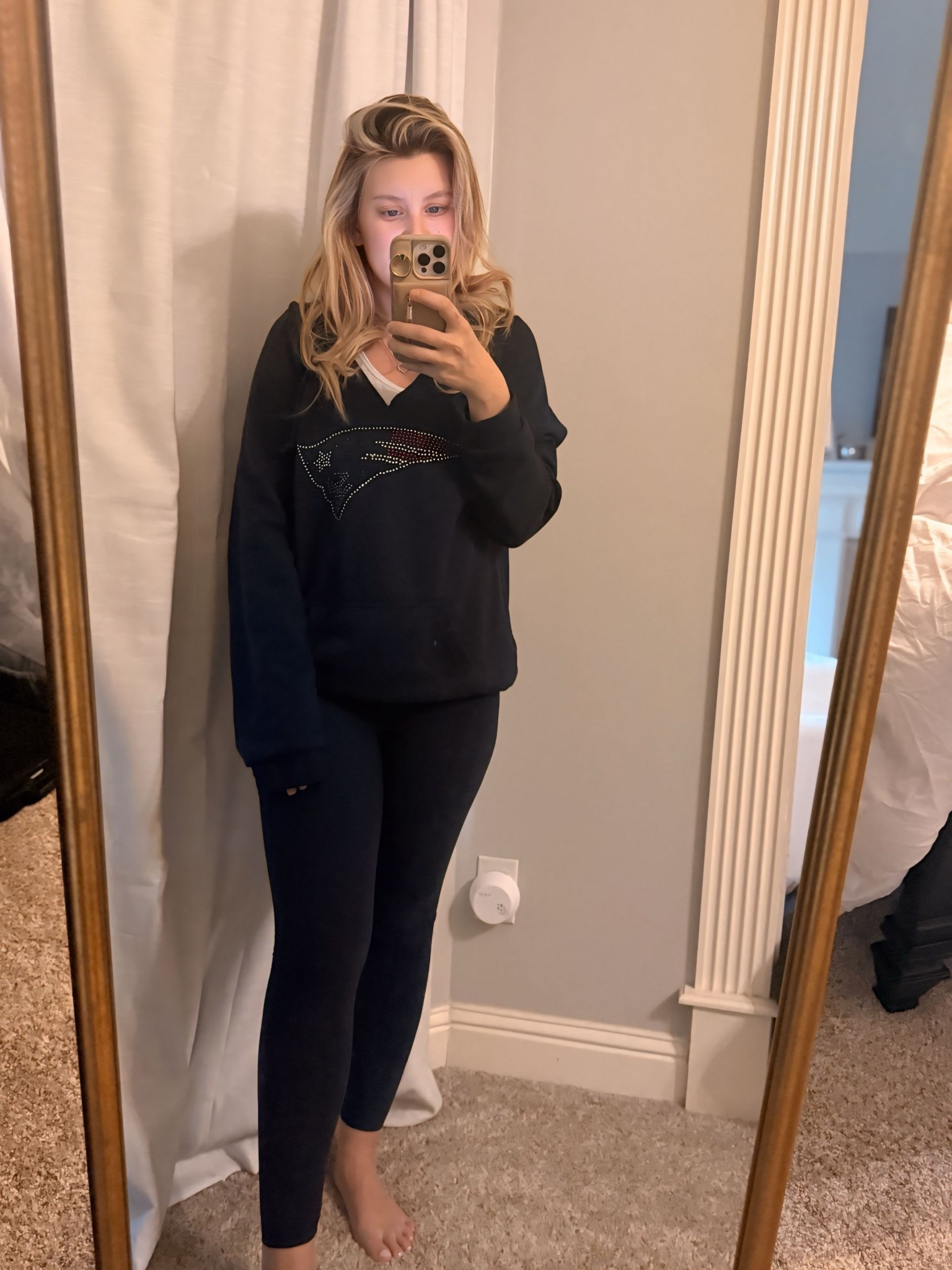 Missing the Super Bowl party tonight due to being sick, but at least I’m comfy in my New England Patriots blinged-out Fanatics pullover and my Spanx Smooth OnForm leggings. Go Patriots 🏈✨
#Patriots #SuperBowlLX #CozyVibes