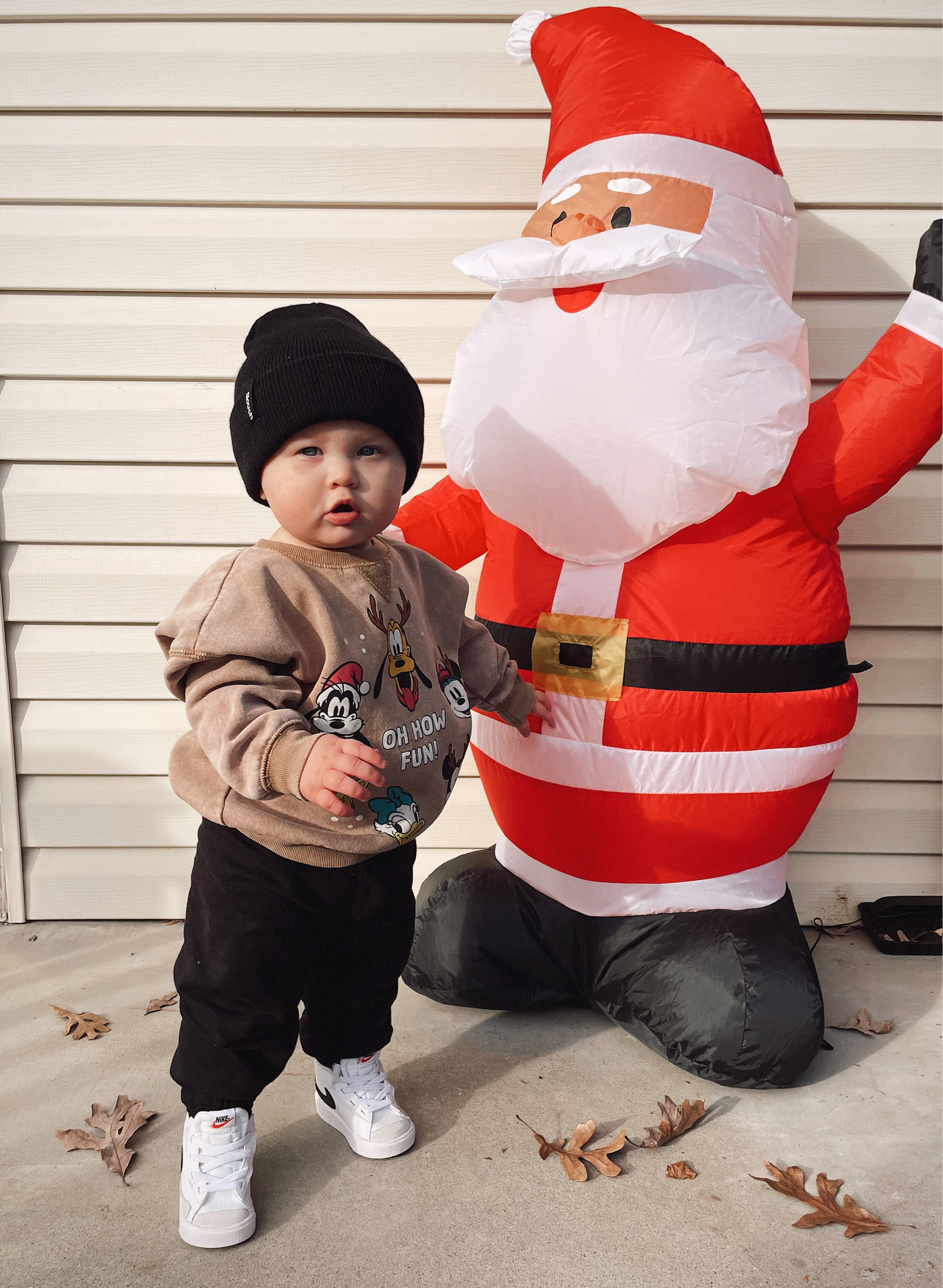 Toddler boy Mickey Christmas outfit from Walmart!

Santa inflatable
Walmart 
Toddler boy

#LTKHoliday #LTKkids #LTKfamily