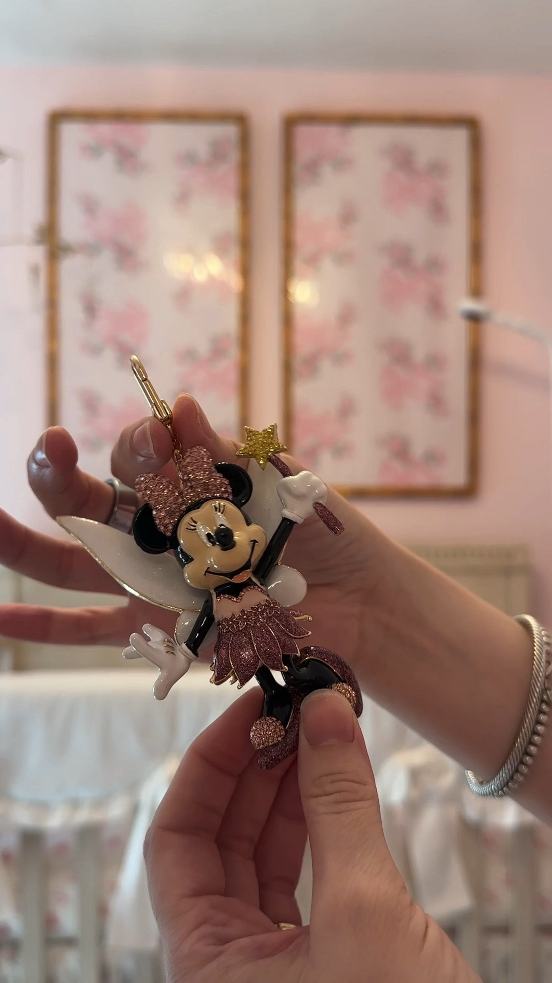 •#gifted New Disney x Baublebar Halloween collection! The cutest sensational 6 bag charms featuring Mickey, Minnie, Goofy, Donald, Pluto, and Daisy! Linked them on my LTK 🔗🧡• #baublebar #disneyhalloween #disneystyle #bagcharms @BaubleBar 

#LTKFindsUnder100 #LTKSeasonal #LTKFindsUnder50