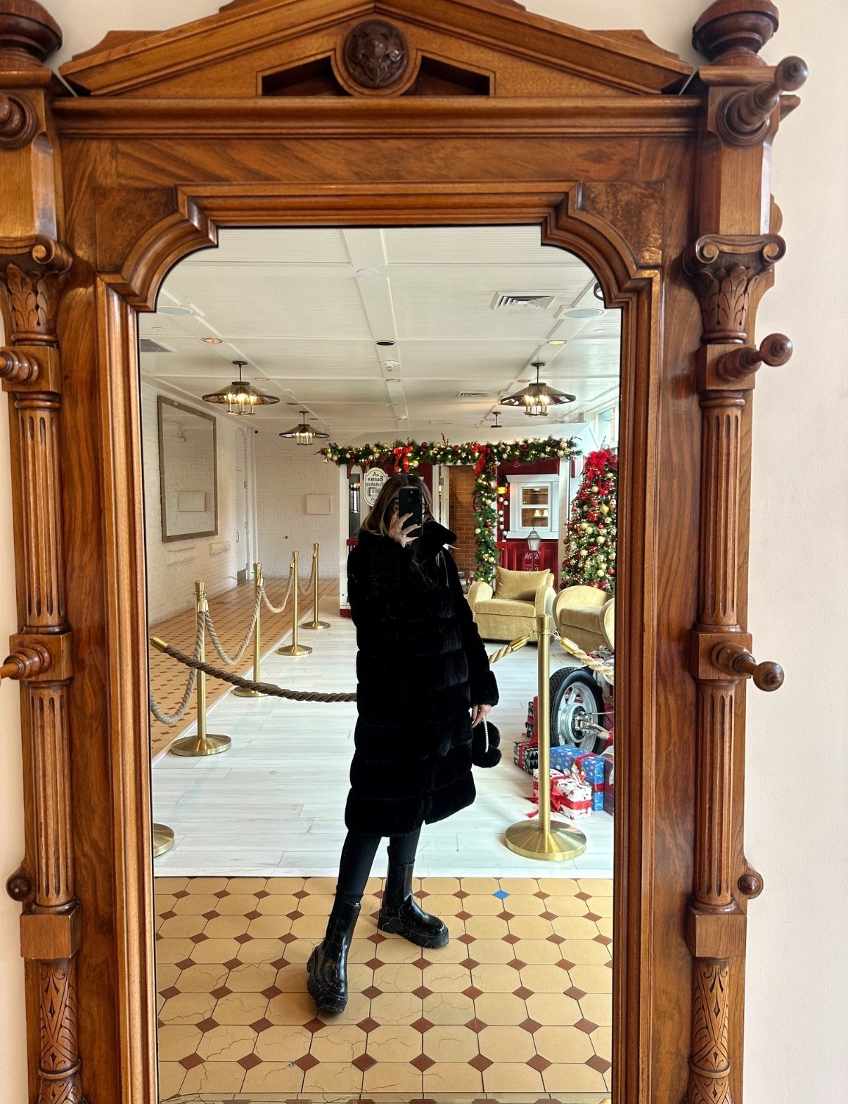 Aspen 2025 style guide → winter outfits, ski looks, luxe coats, and chic après-ski essentials. What to wear for your Aspen trip to look put-together, warm, and on-trend. Perfect for planning your winter travel wardrobe.


#LTKHoliday #LTKCyberWeek #LTKGiftGuide