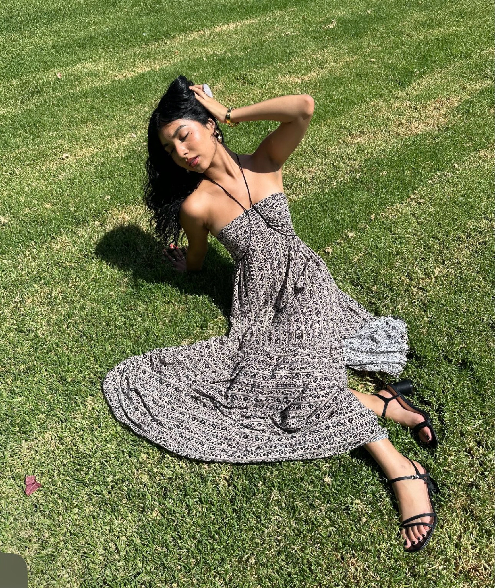 Perfect dress to soak in the ☀️ . #summer #summerfashion #summer #dresses #maxi