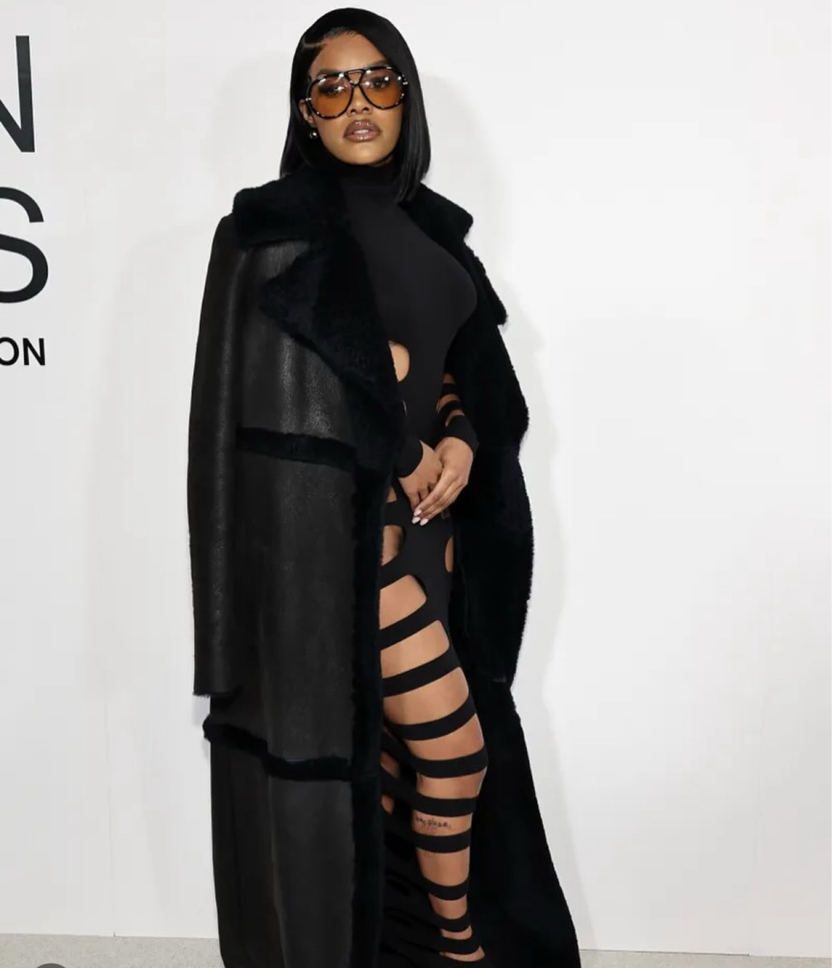 #TeyanaTaylor wore @laquan_smith and #bottegaveneta shades to the 2024 #CFDAAwards. Thoughts?
Find a link to purchase her #bombacceries at the link in bio !
📸 Getty #teyanataylorfbd