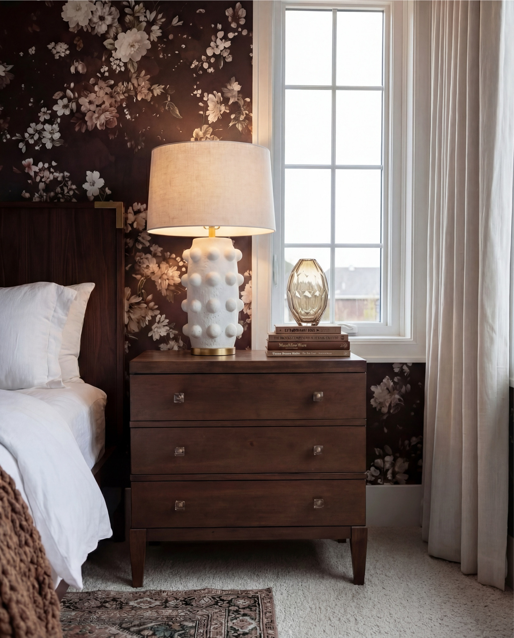 ✨ Shop the Look
Dark wood and brass bed
Sand and taupe throw pillows
Chunky cocoa brown knit throw
Caramel brown ribbed bench
Vintage-inspired terracotta and sage rug
Wood nightstands
Textured white lamps
Moody floral wallpaper
Globe pendant
Glass vase
Decor books


#LTKHome #LTKFindsUnder100 #LTKSaleAlert